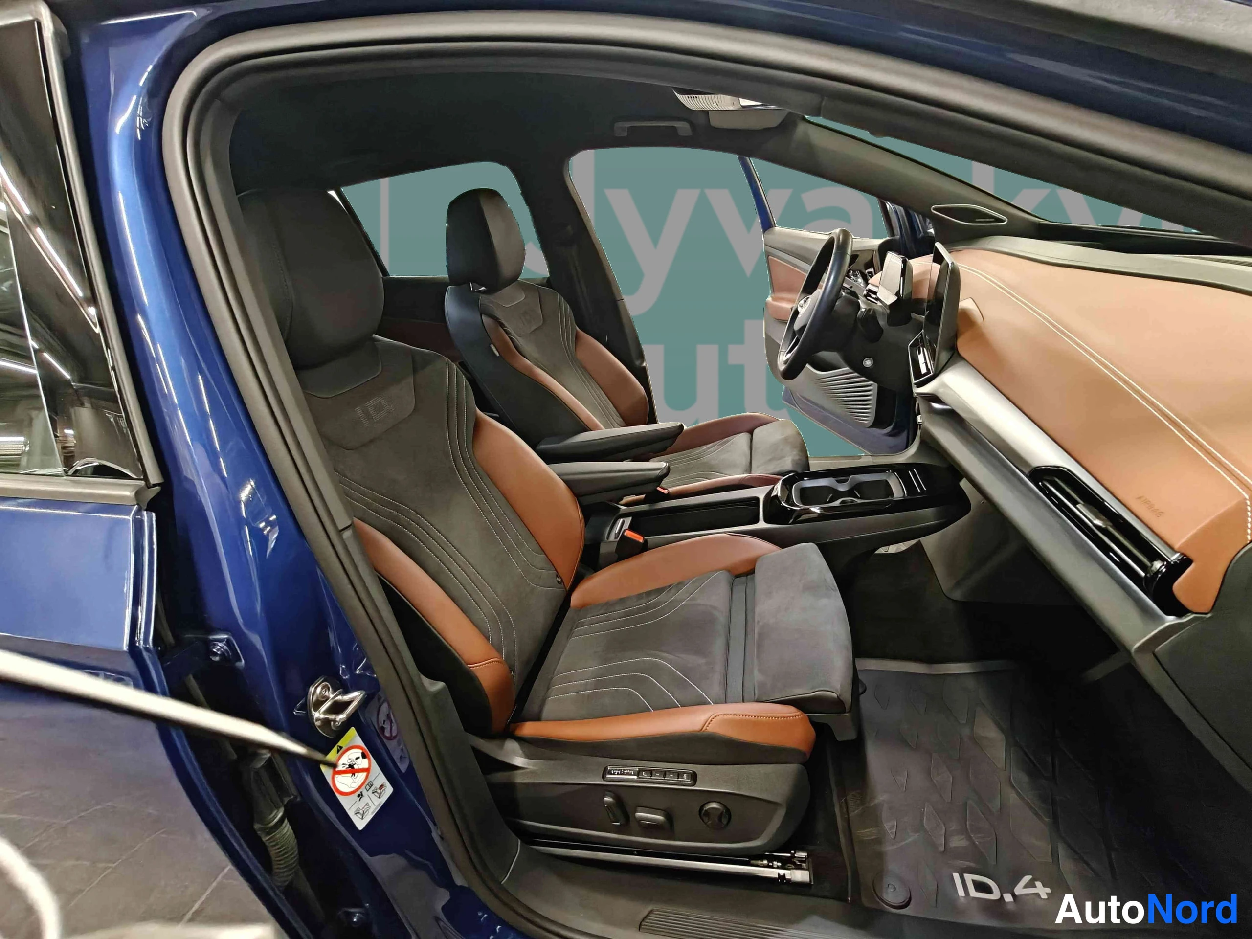 Sininen Volkswagen ID.4 2025, etuistuimet, kuva 24