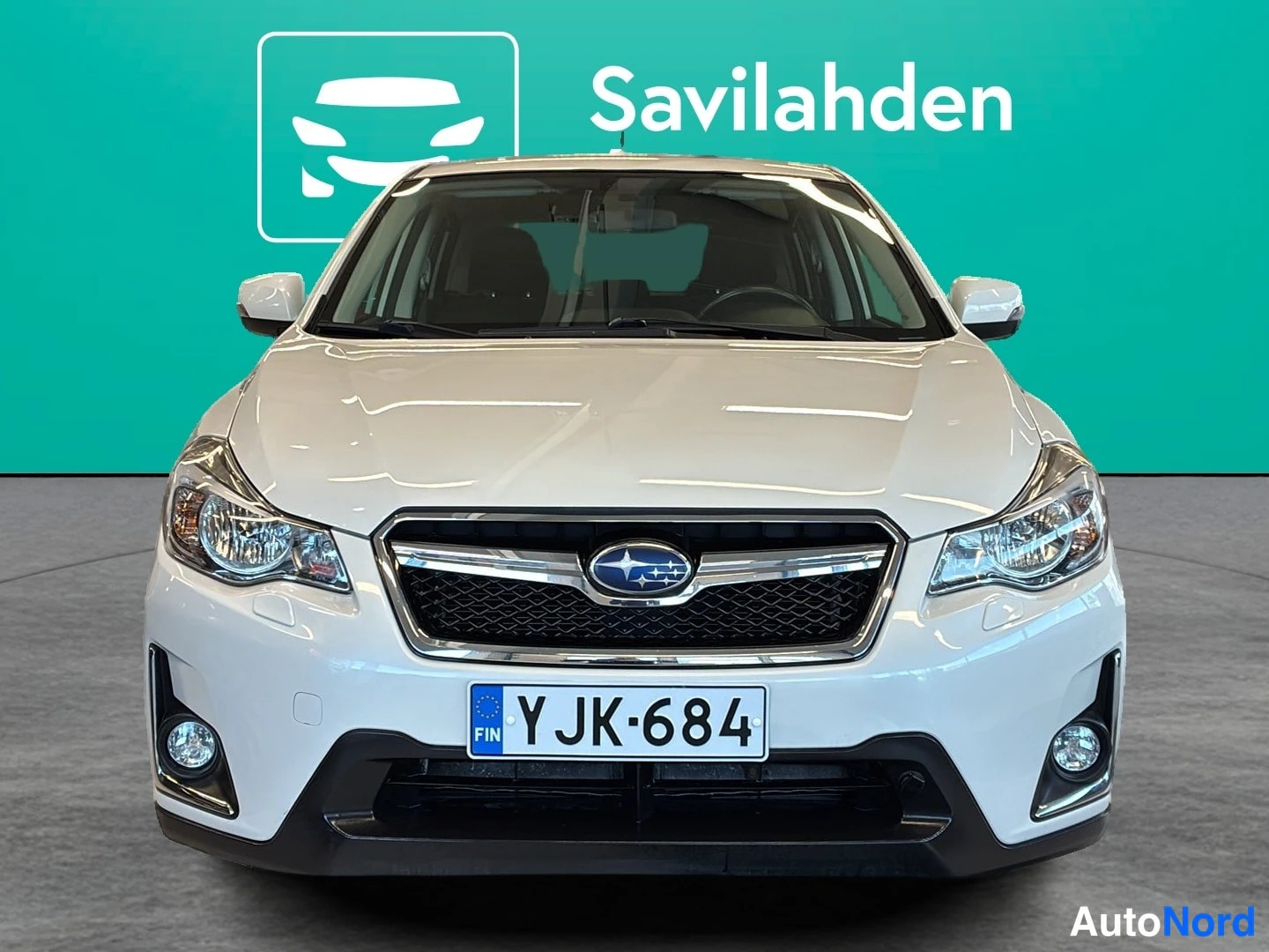 Valkoinen Subaru XV 2016, edestä, kuva 2