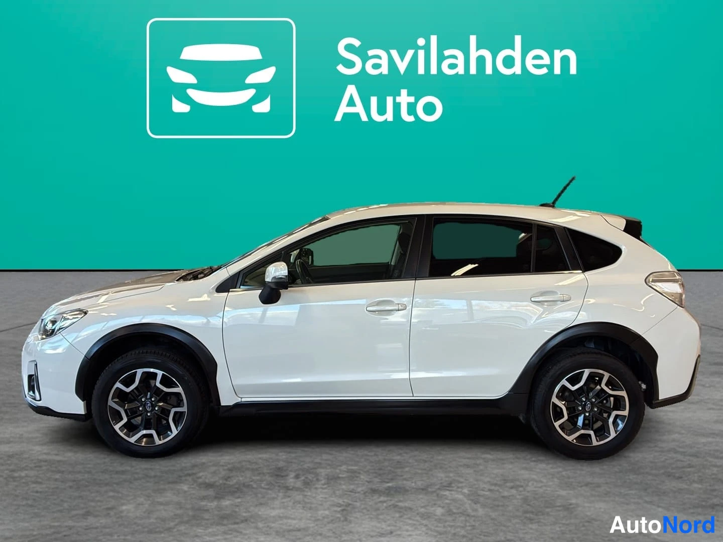 Valkoinen Subaru XV 2016, sivulta, kuva 3