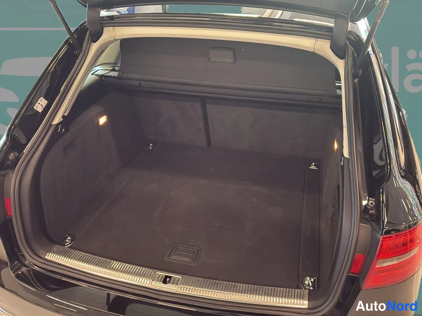 Musta Audi A4 allroad quattro 2015, tavaratila, kuva 20