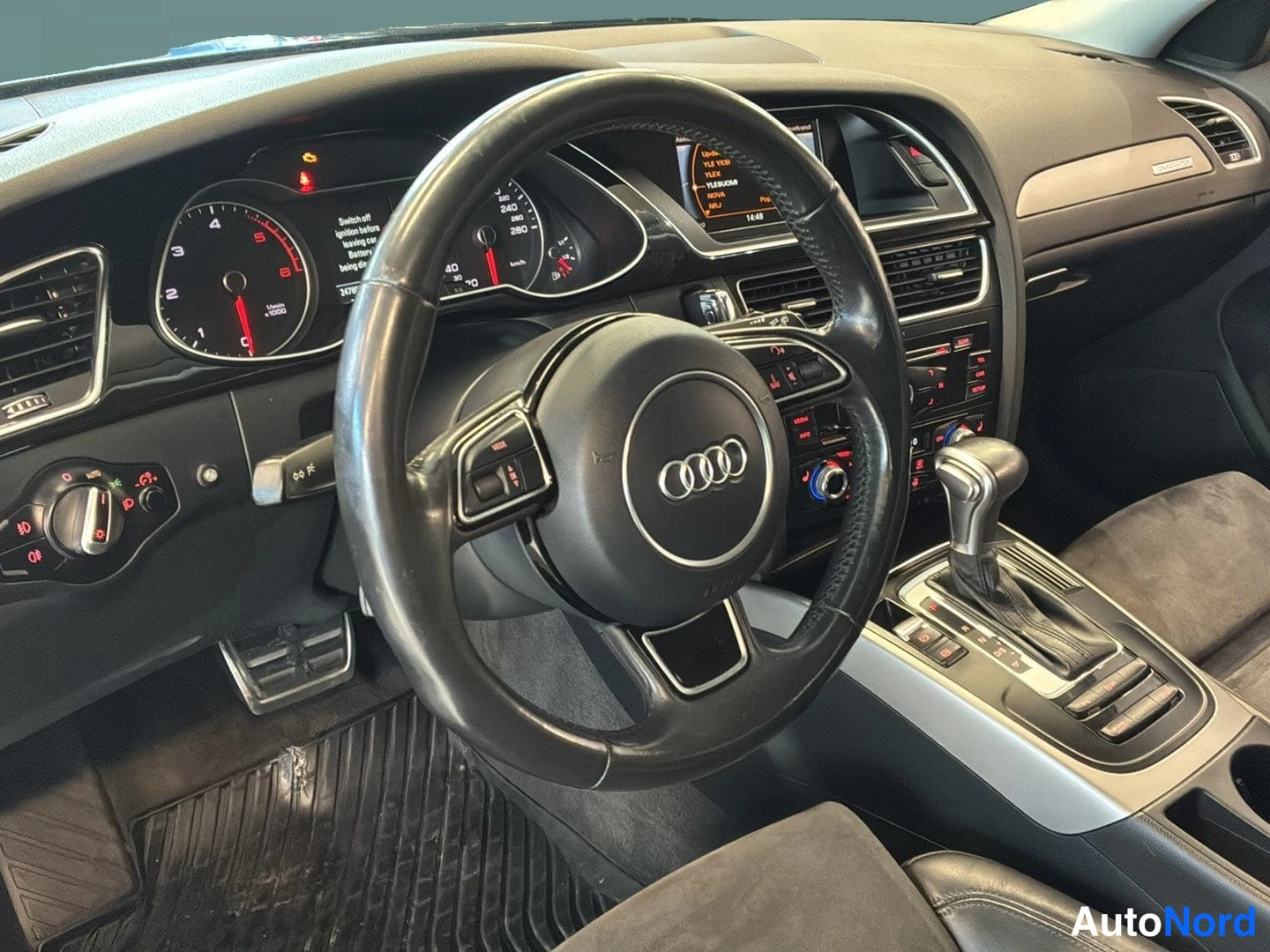Musta Audi A4 allroad quattro 2015, ohjaamo, kuva 6