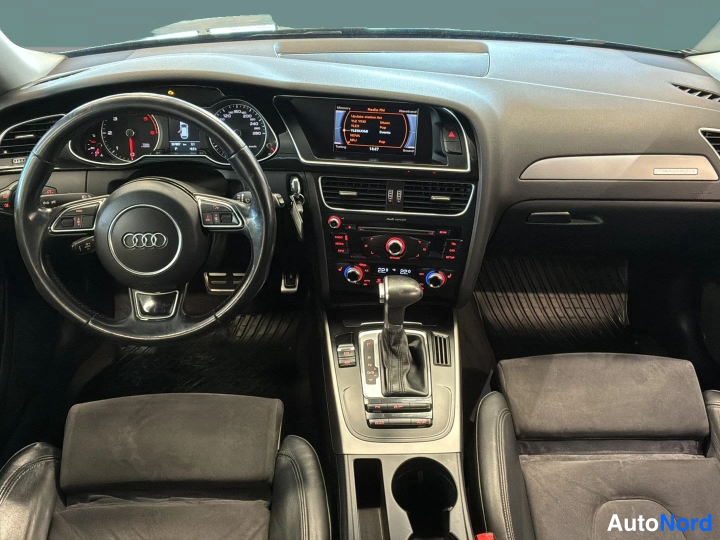 Musta Audi A4 allroad quattro 2015, ohjaamo, kuva 7