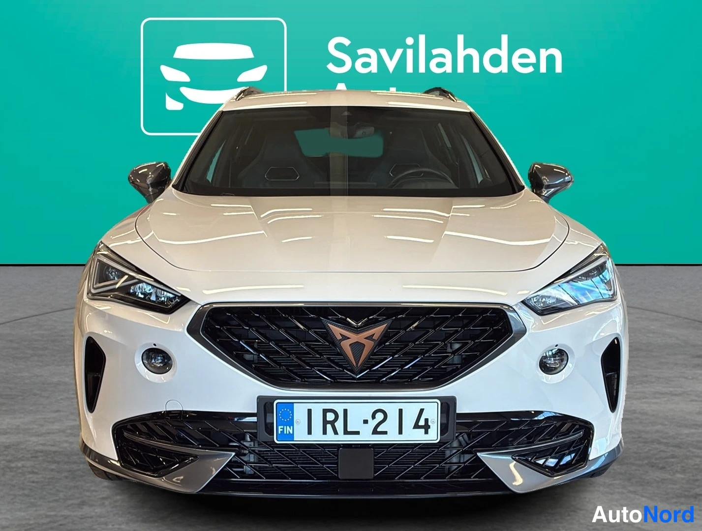 Valkoinen Cupra Formentor 2021, edestä, kuva 3
