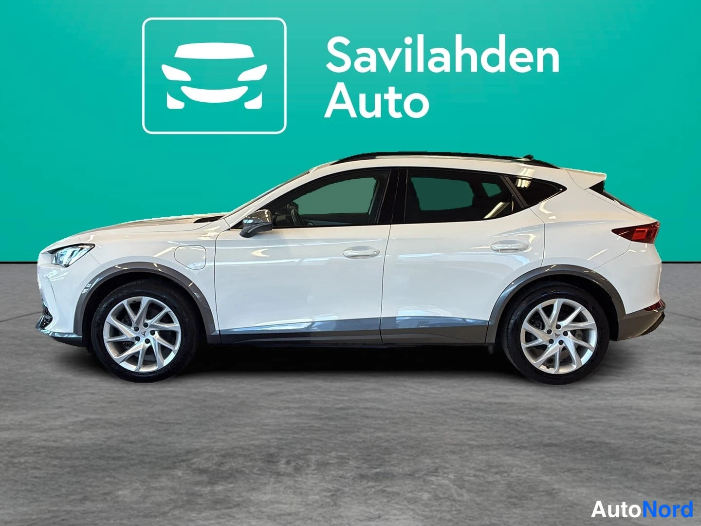 Valkoinen Cupra Formentor 2021, etuviisto, keula vasemmalle, kuva 2