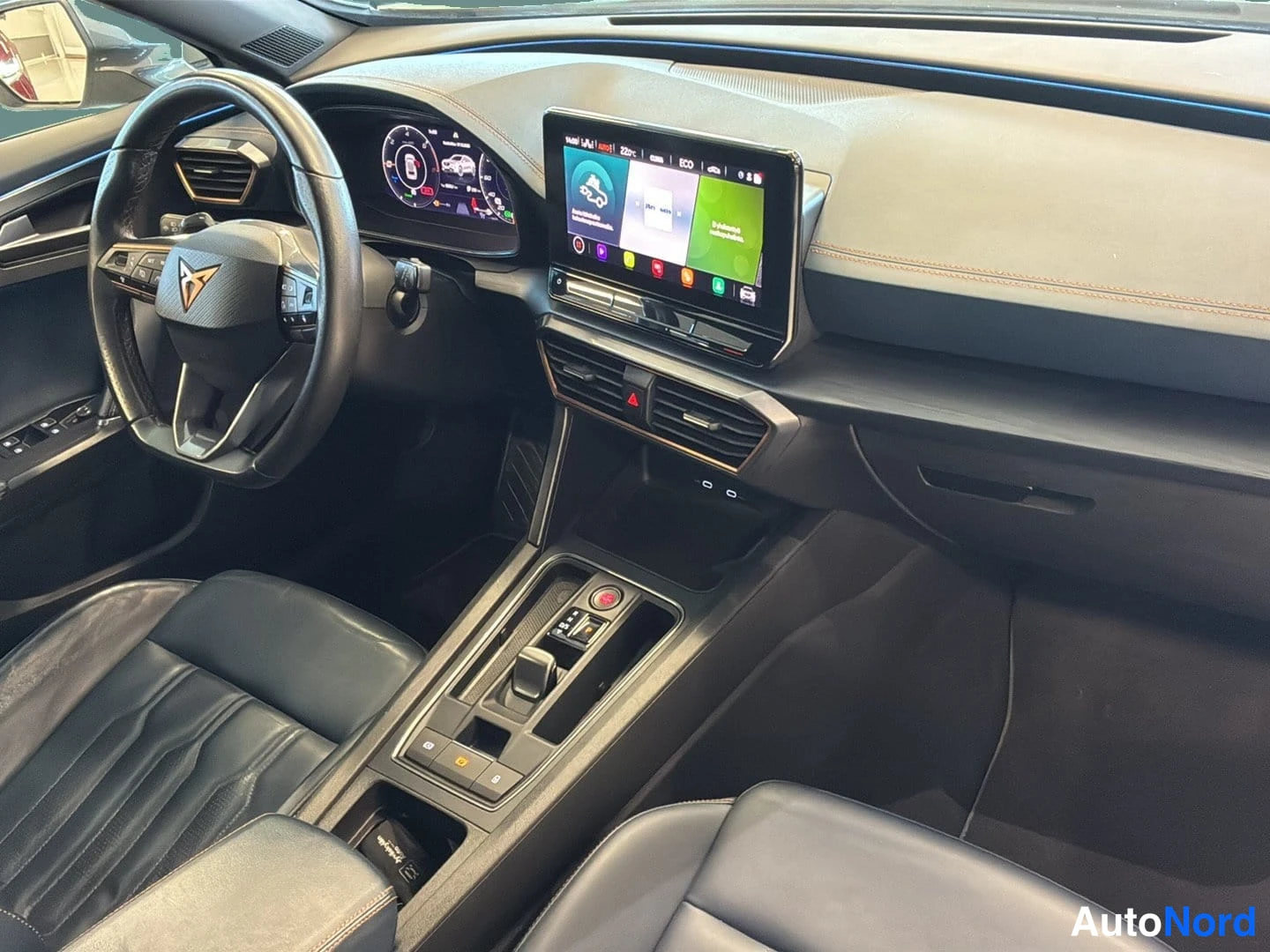 Valkoinen Cupra Formentor 2021, ohjaamo, kuva 7