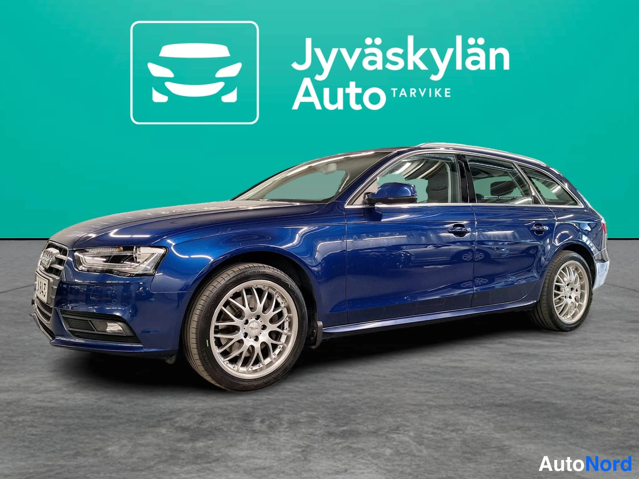 Sininen Audi A4 2013, etuviisto, keula vasemmalle, kuva 4