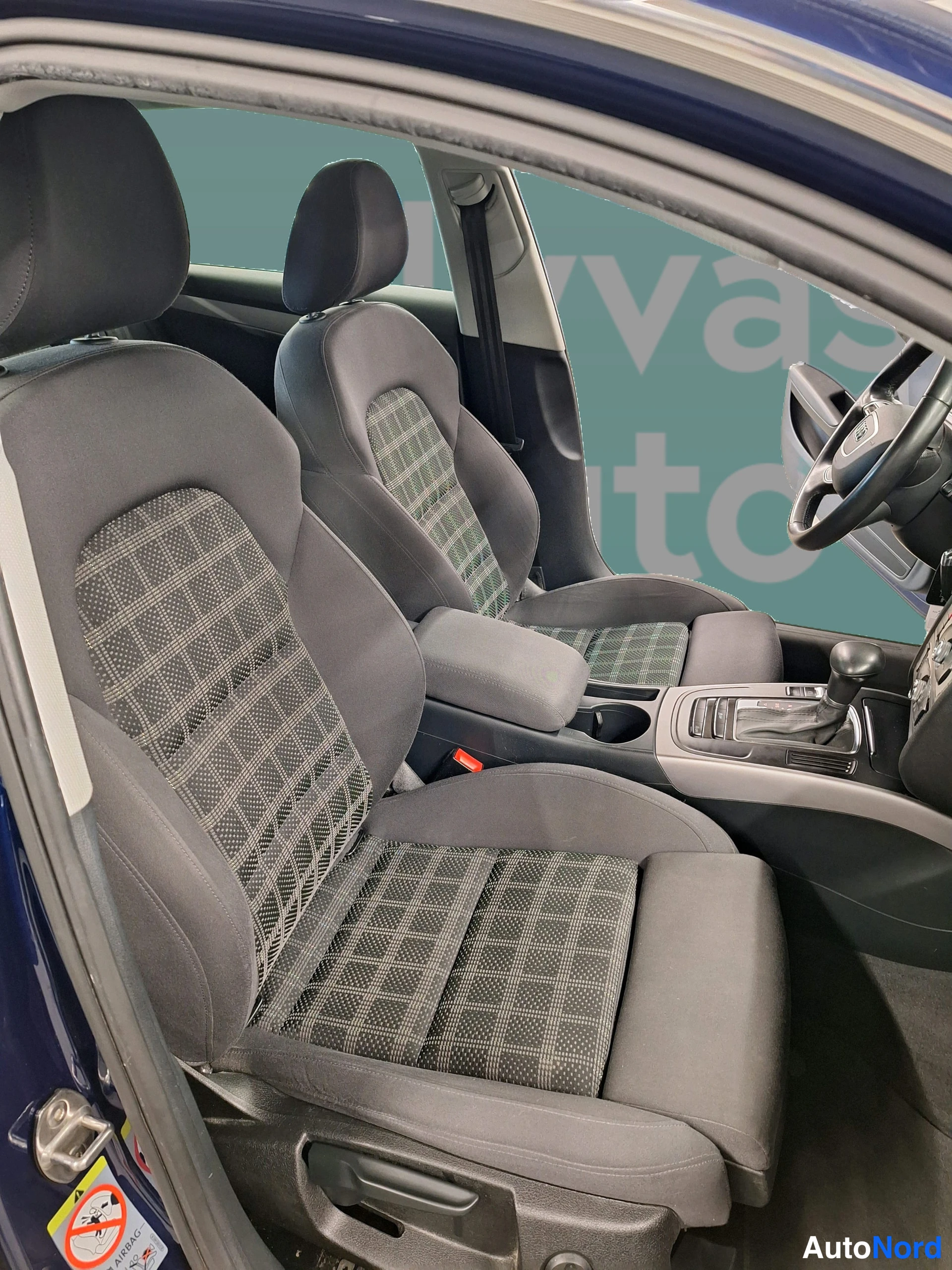 Sininen Audi A4 2013, etuistuimet, kuva 22