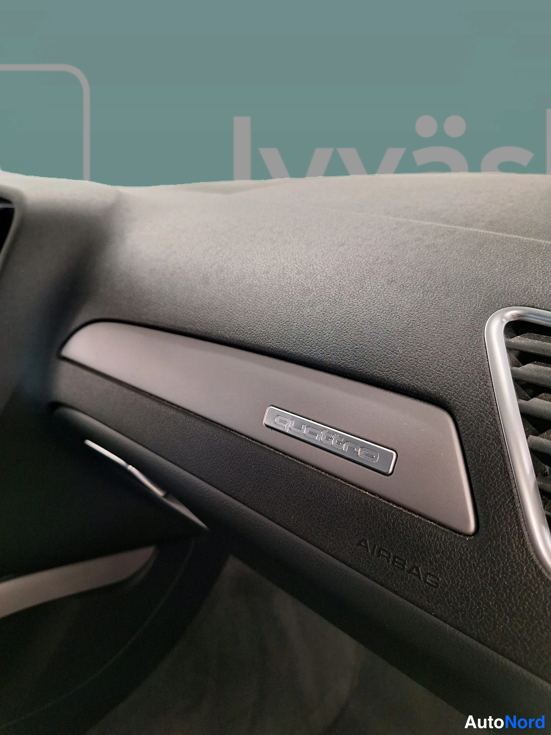Sininen Audi A4 2013, yksityiskohta, kuva 32