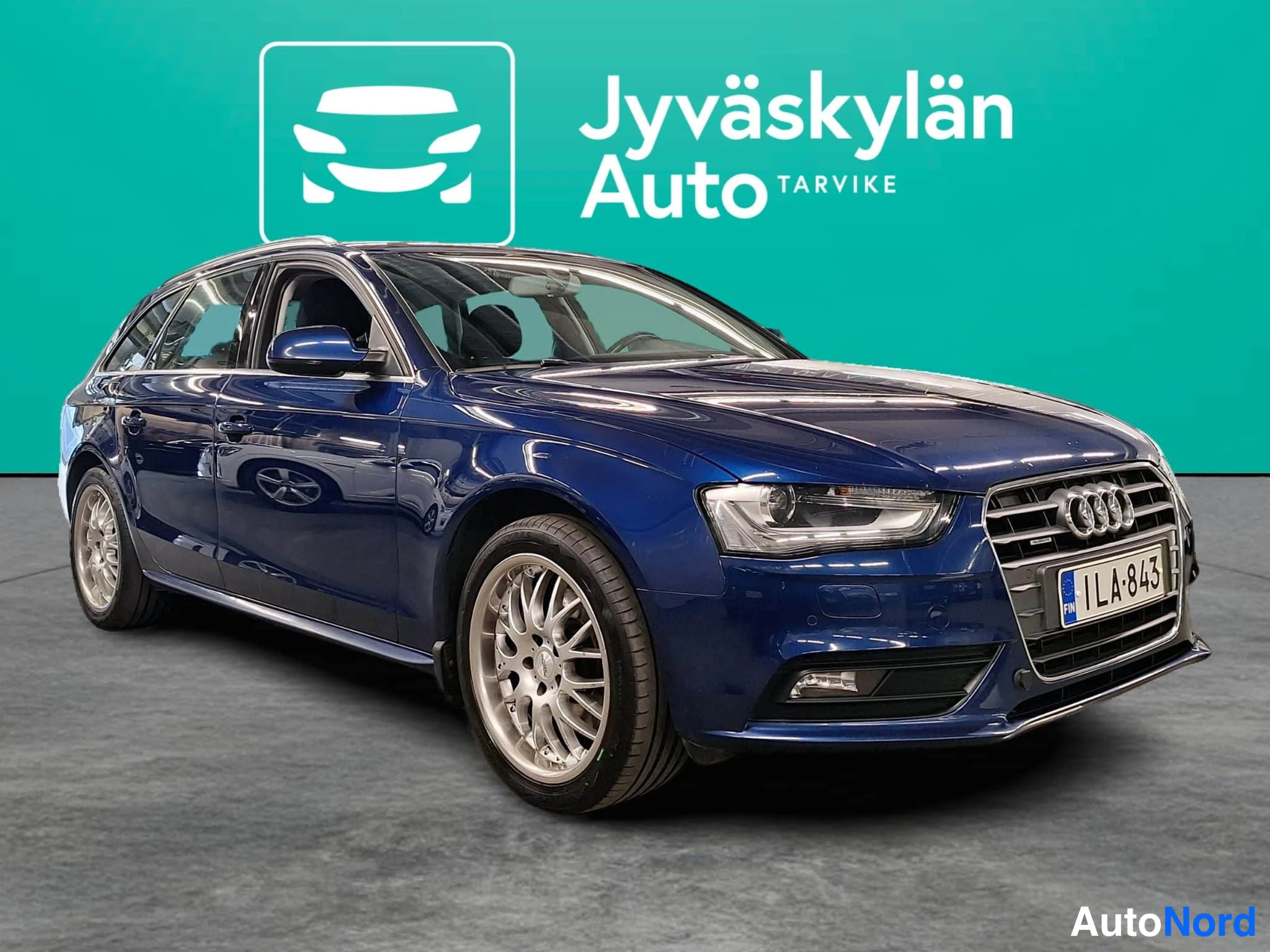Sininen Audi A4 2013, etuviisto, keula oikealle, kuva 7