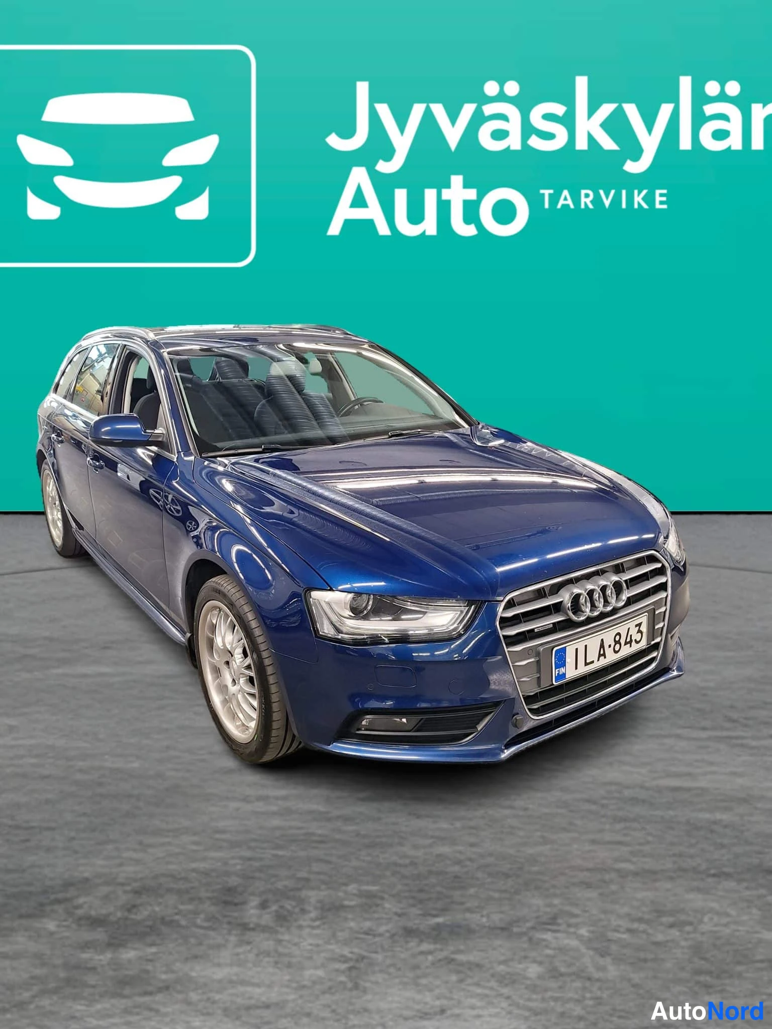 Sininen Audi A4 2013, etuviisto, keula oikealle, kuva 9