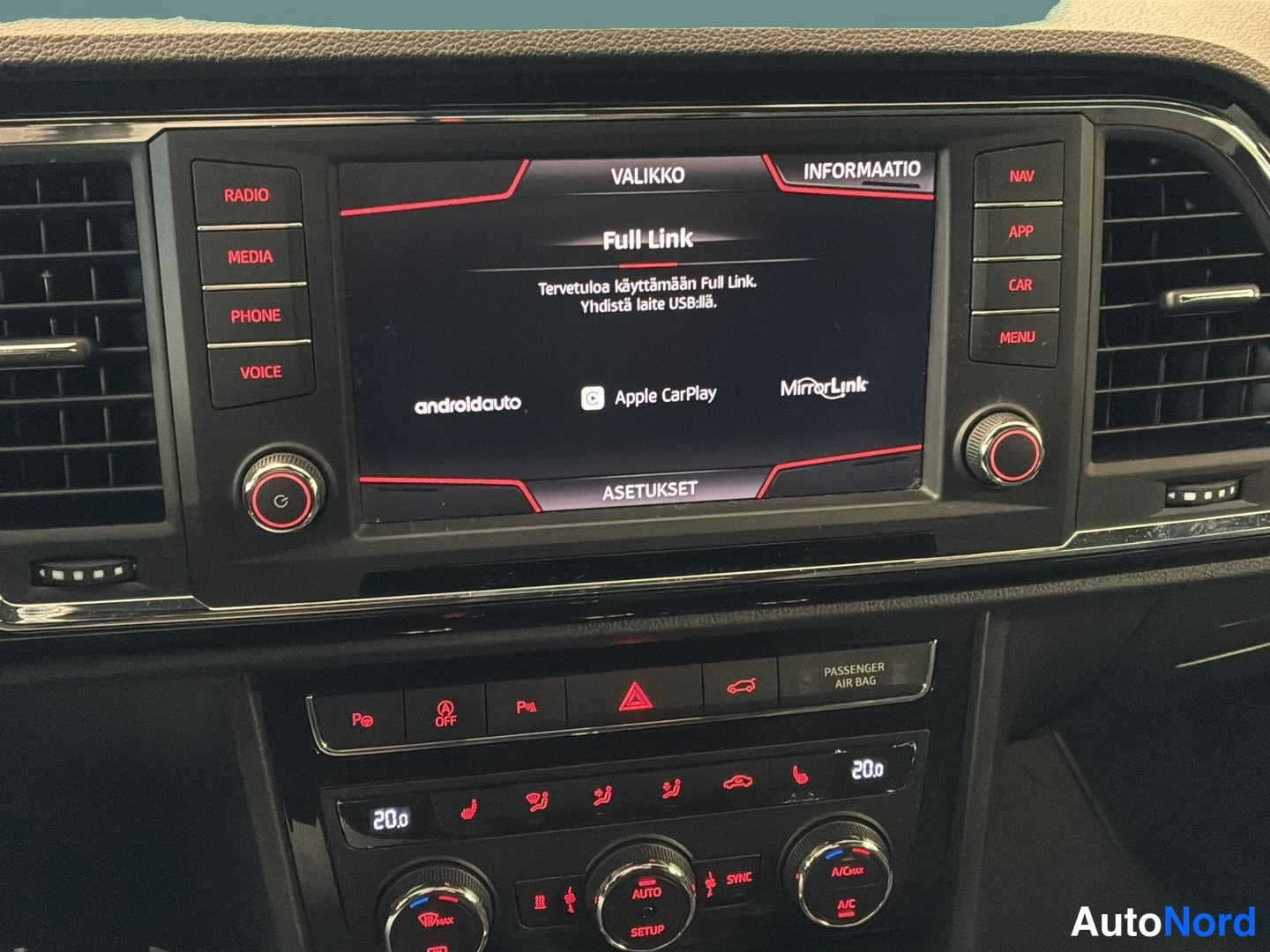 Valkoinen Seat Ateca 2018, yksityiskohta, kuva 11