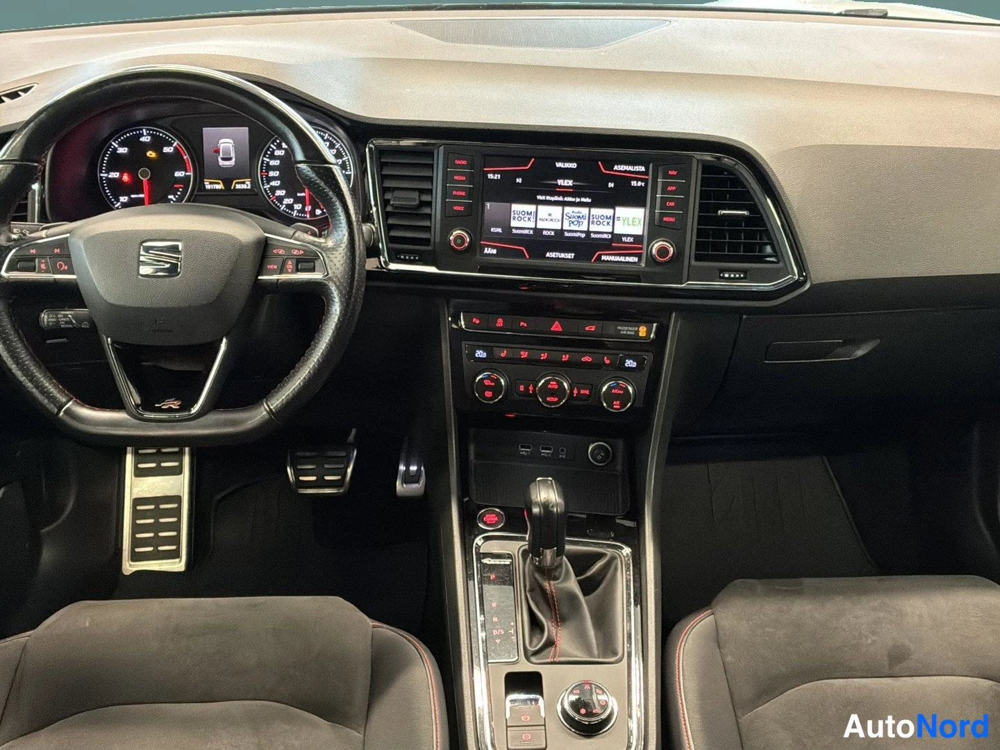 Valkoinen Seat Ateca 2018, ohjaamo, kuva 7