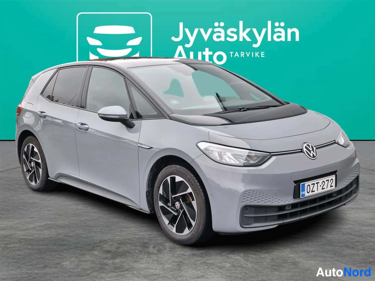 Musta Volkswagen ID.3 2023, etuviisto, keula oikealle, kuva 2
