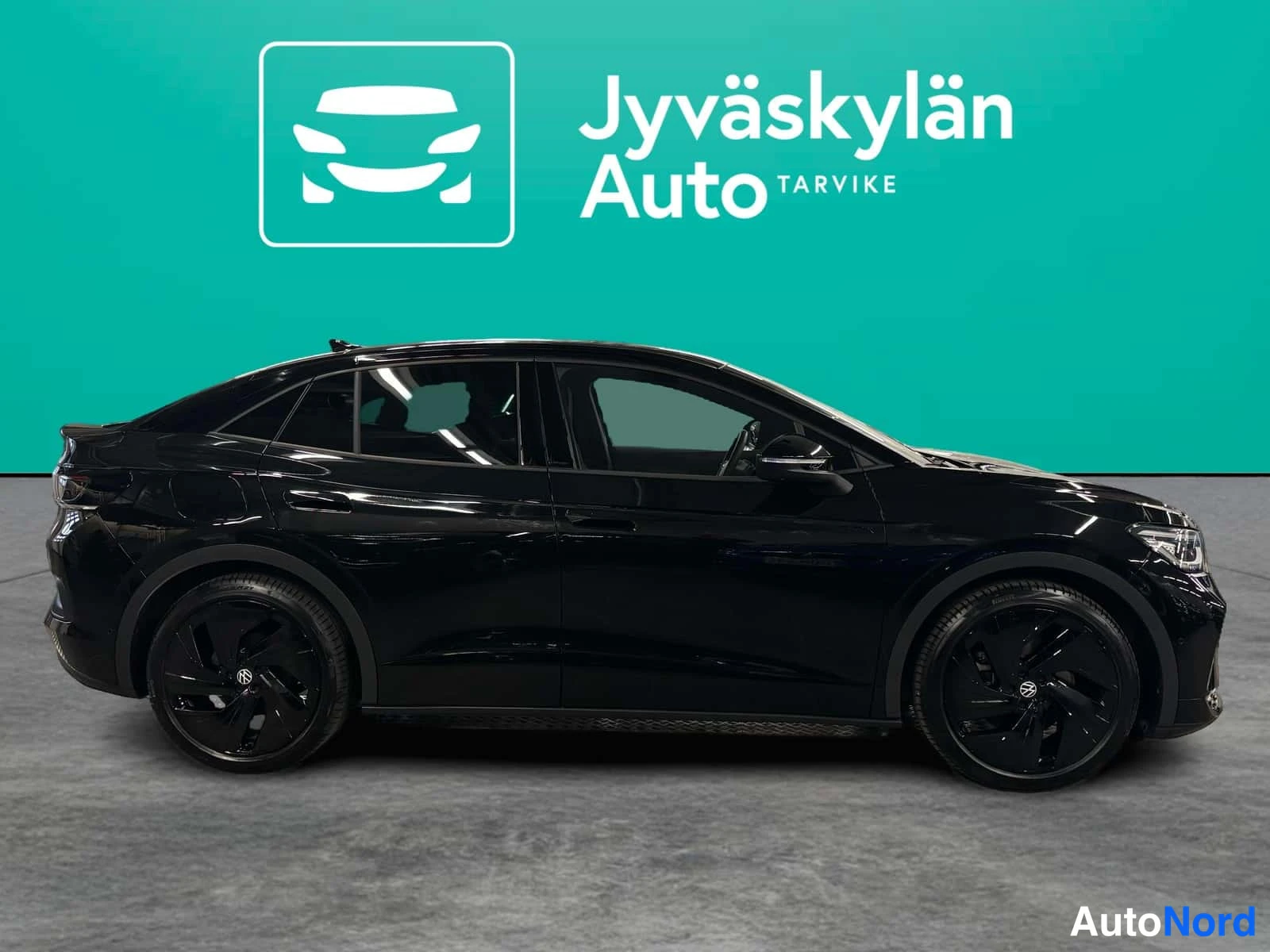 Musta Volkswagen ID.5 2026, etuviisto, keula oikealle, kuva 4