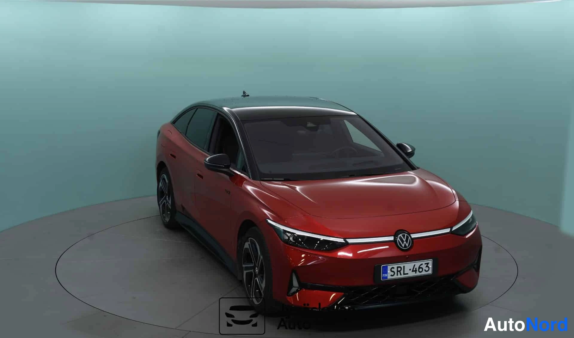 Punainen Volkswagen ID.7 2025, etuviisto, keula oikealle, kuva 3