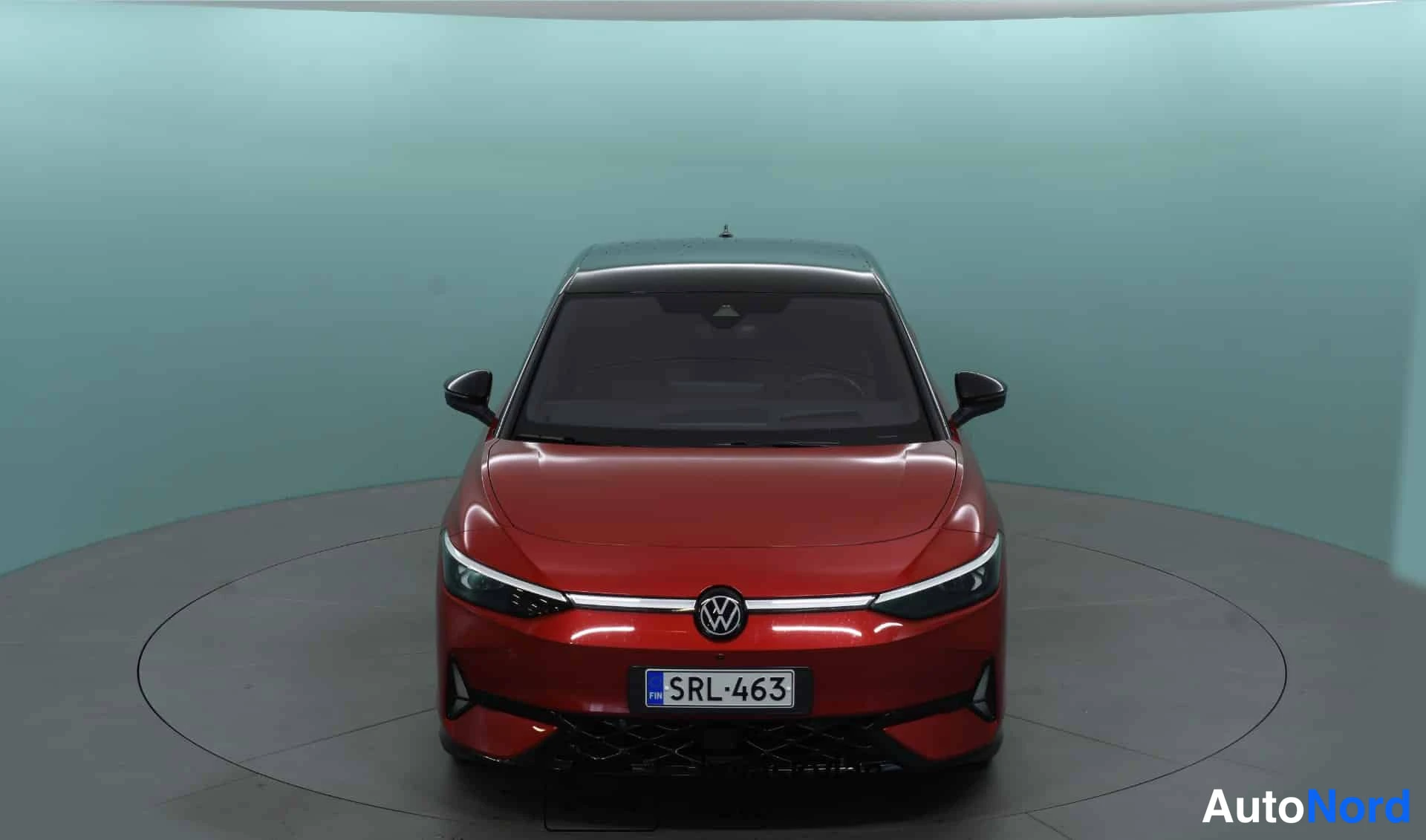 Punainen Volkswagen ID.7 2025, edestä, kuva 5