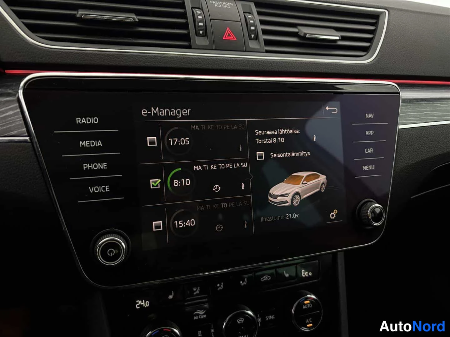 Valkoinen Skoda Superb 2020, yksityiskohta, kuva 22