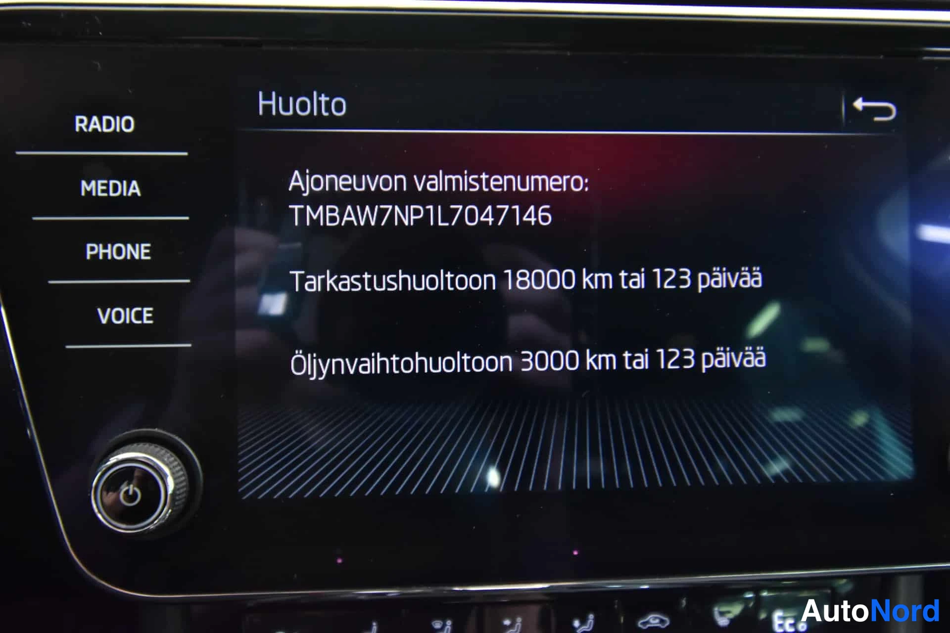 Valkoinen Skoda Superb 2020, yksityiskohta, kuva 27