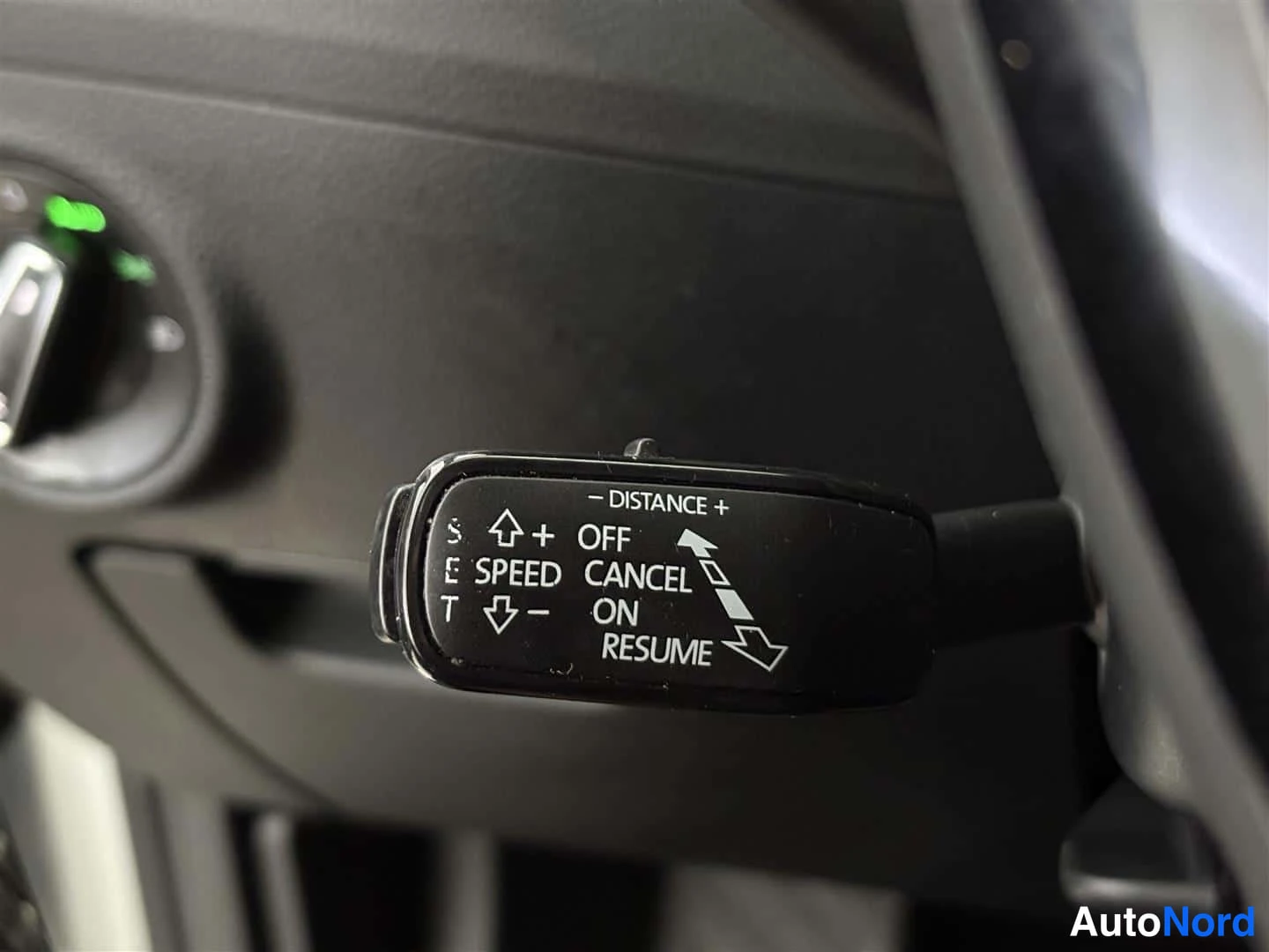 Valkoinen Skoda Superb 2020, yksityiskohta, kuva 23