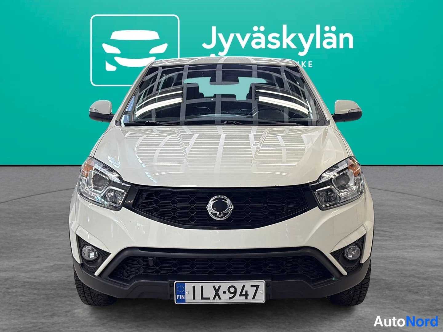 Valkoinen Ssangyong Korando 2015, edestä, kuva 3