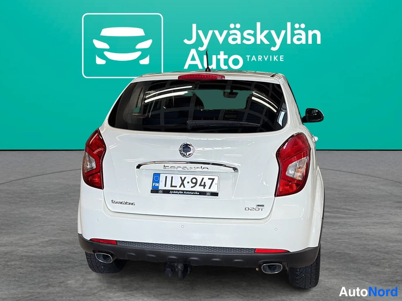 Valkoinen Ssangyong Korando 2015, takaa, kuva 6