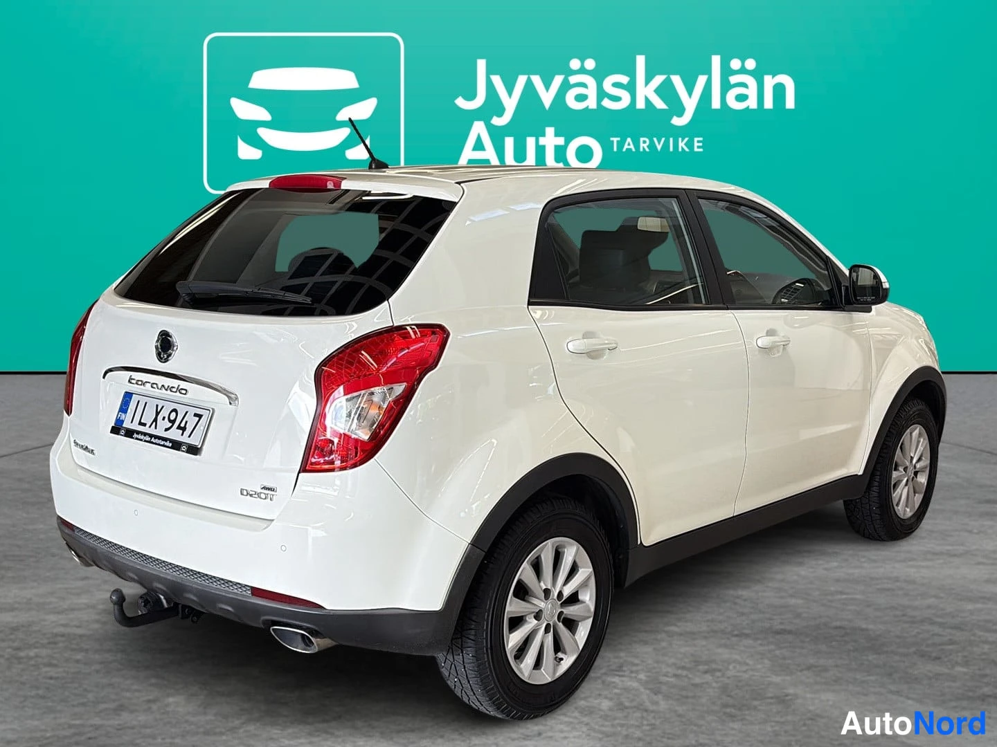 Valkoinen Ssangyong Korando 2015, takaviisto, kuva 5