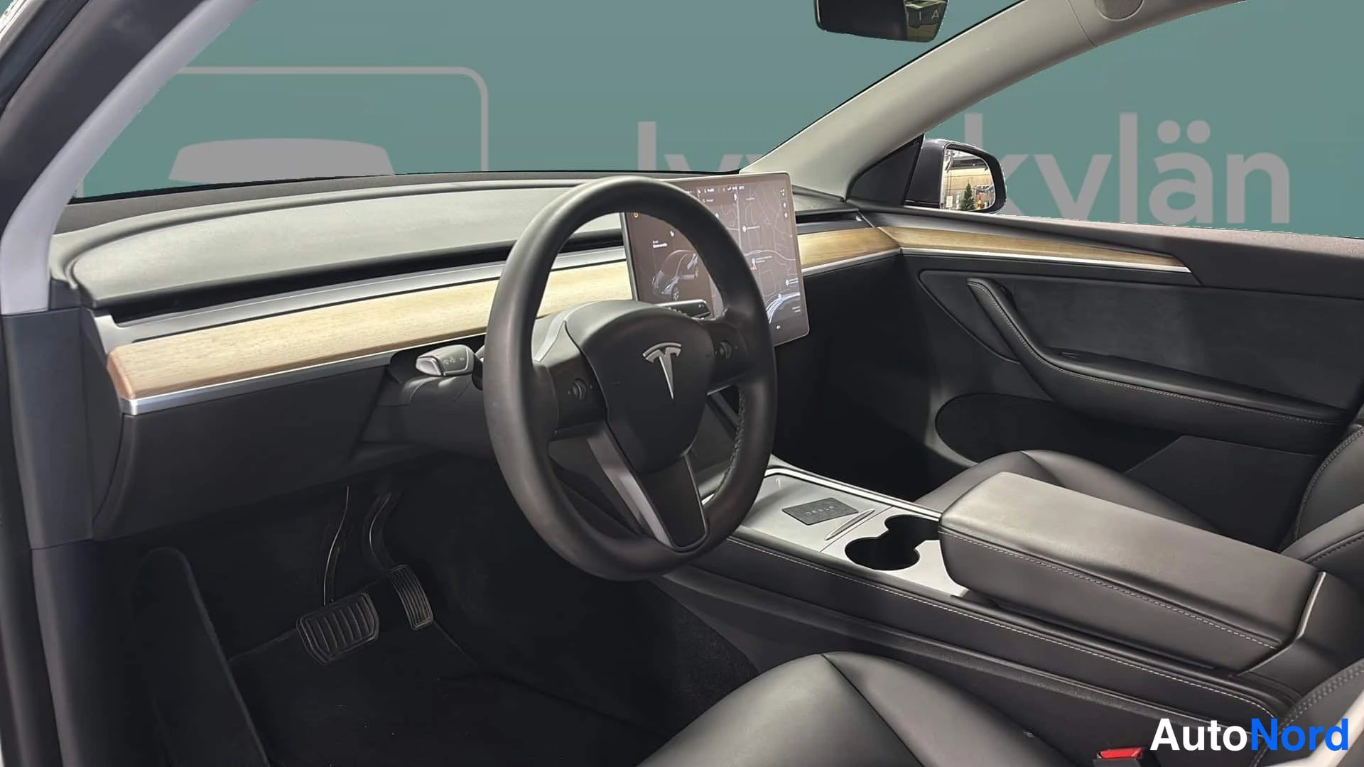 Harmaa Tesla Model Y 2021, ohjaamo, kuva 10