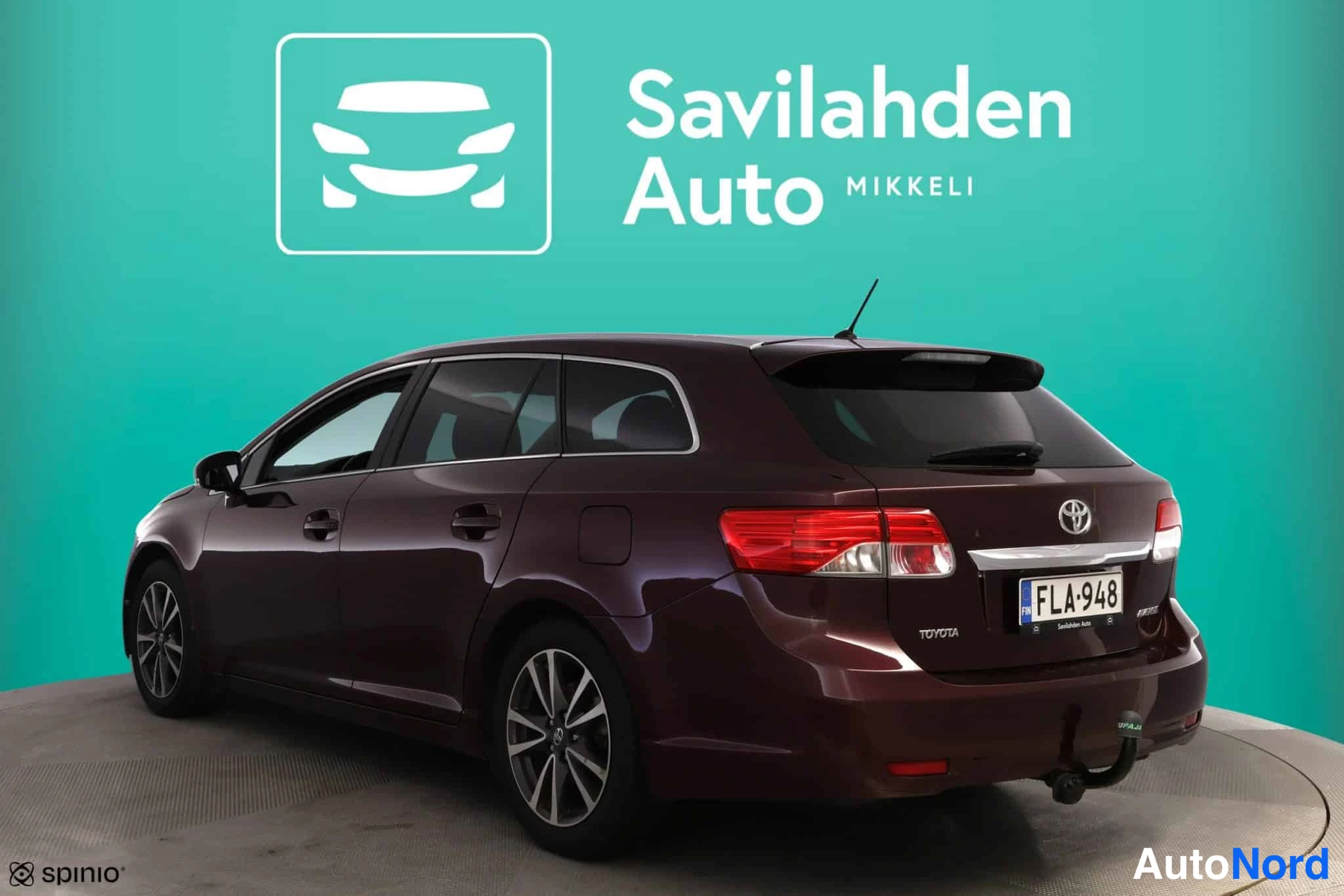 Punainen Toyota Avensis 2013, takaviisto, kuva 9