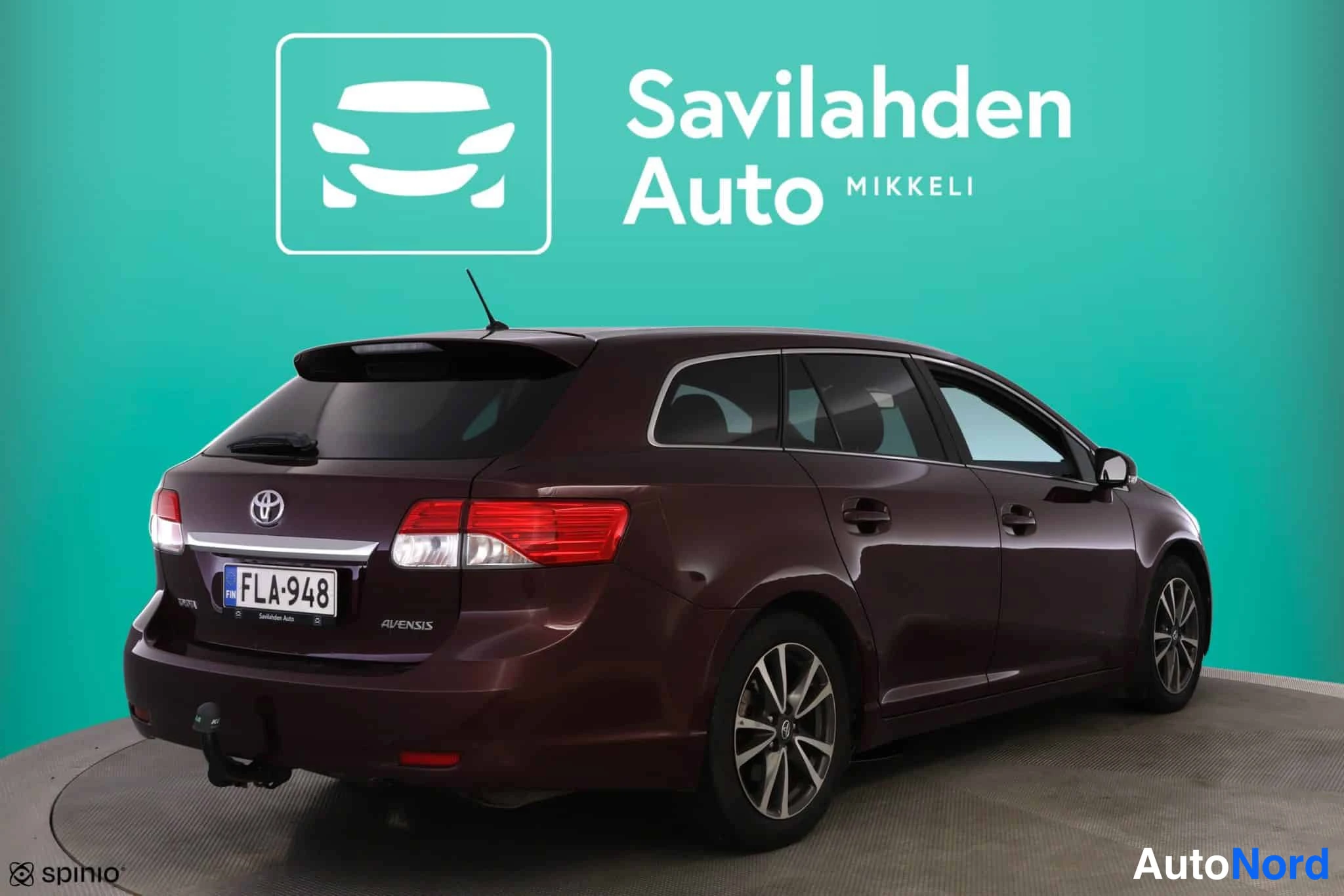Punainen Toyota Avensis 2013, takaviisto, kuva 11