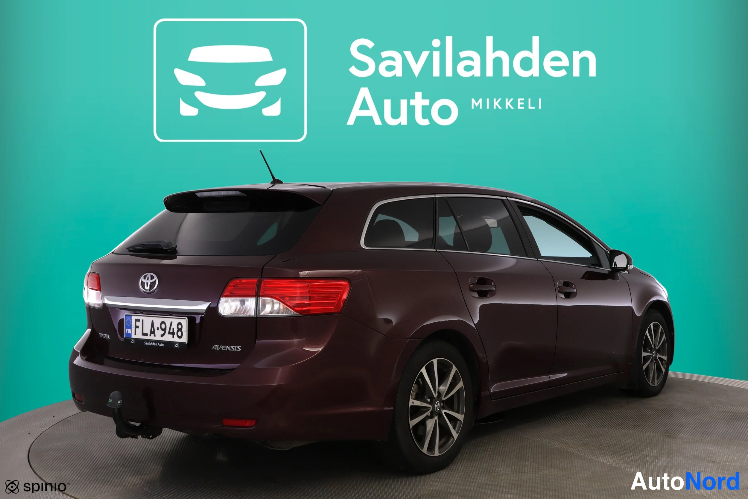 Punainen Toyota Avensis 2013, takaviisto, kuva 12