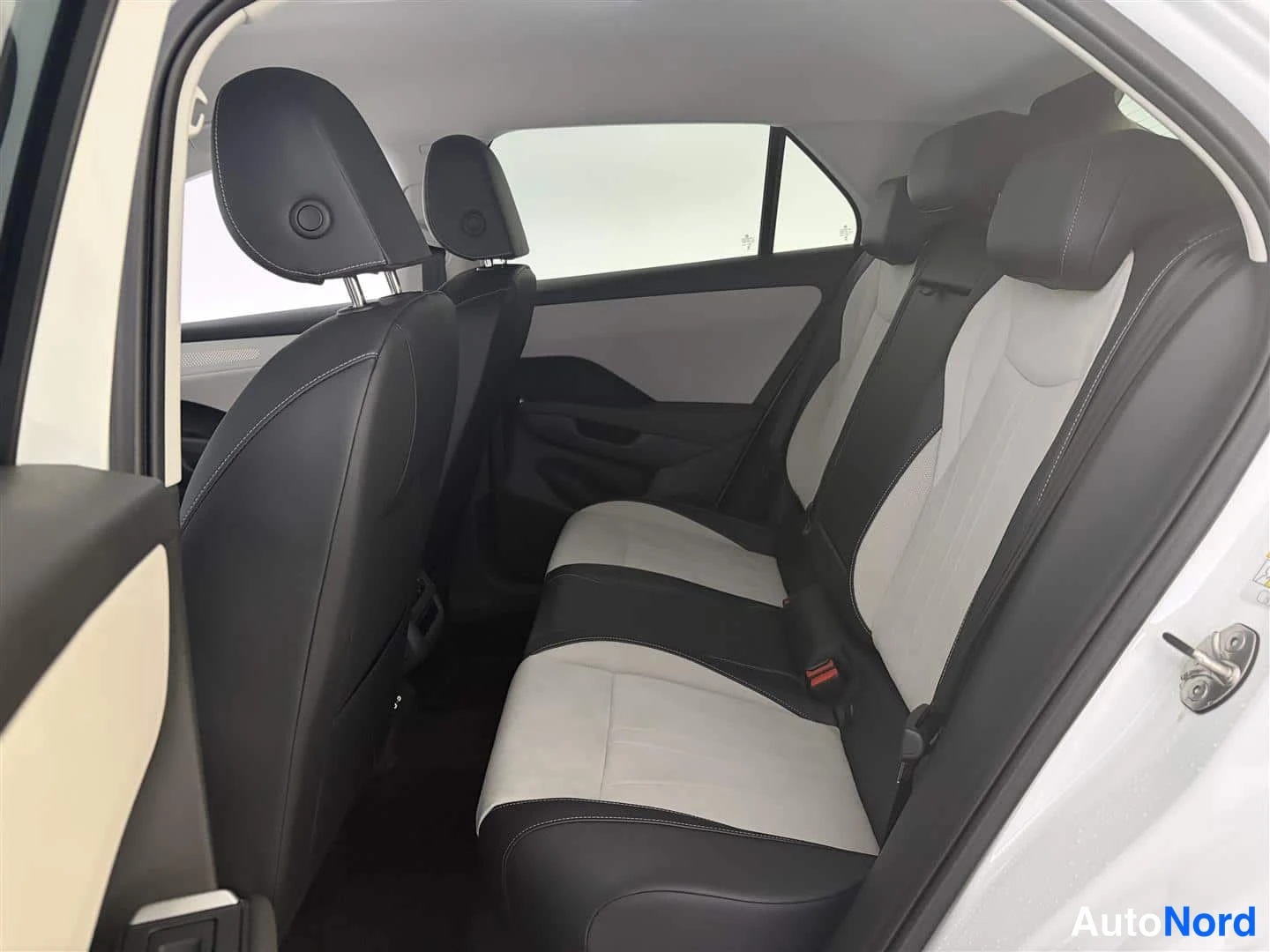 Harmaa Volkswagen T-Roc 2026, takaistuimet, kuva 19