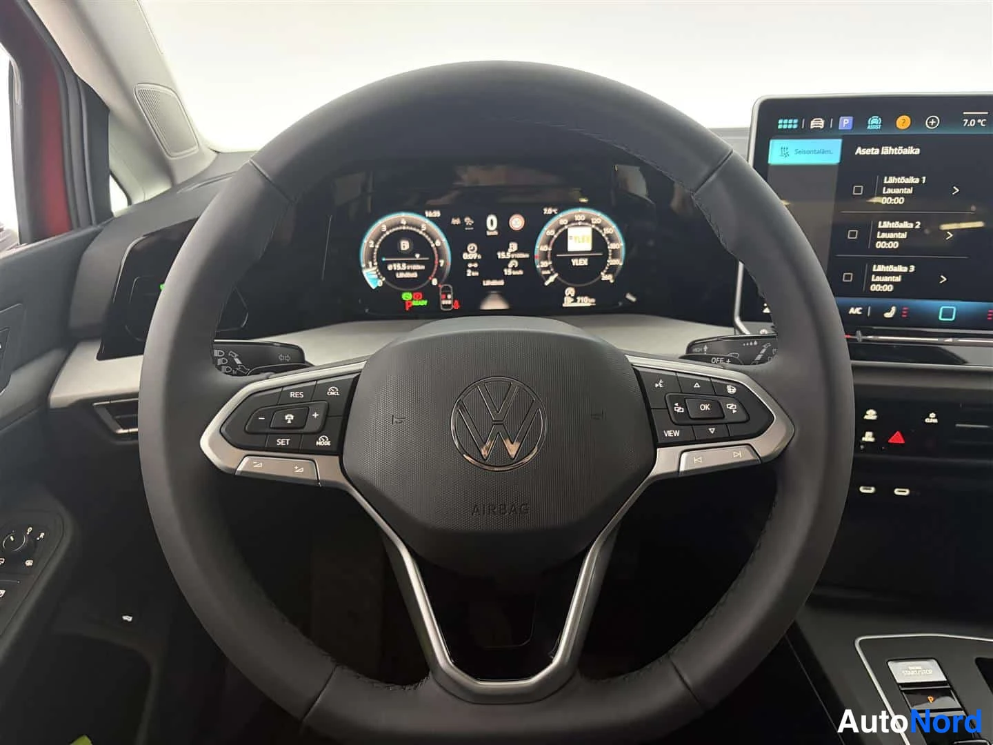 Punainen Volkswagen Golf 2026, ohjaamo, kuva 13