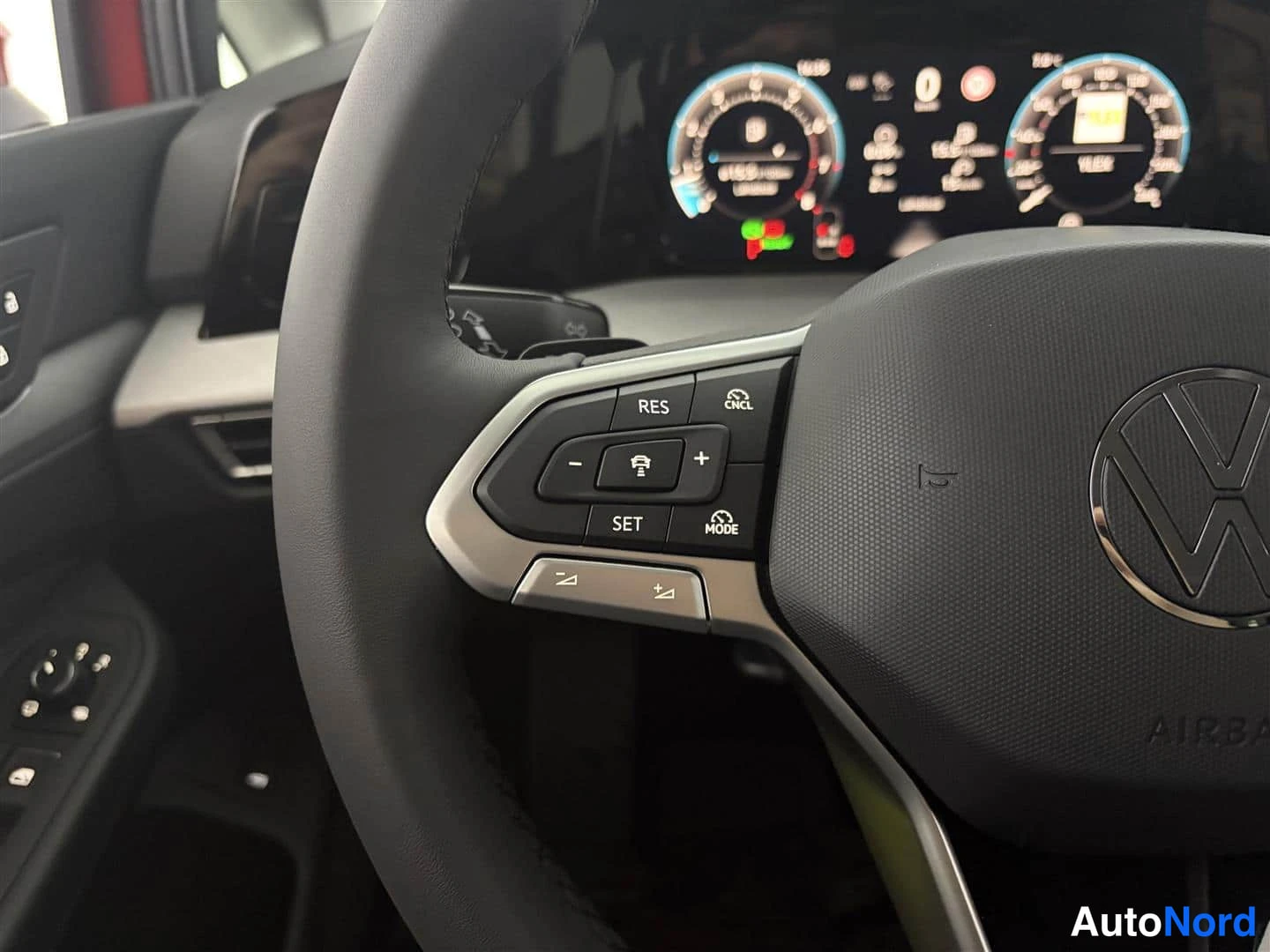 Punainen Volkswagen Golf 2026, yksityiskohta, kuva 27