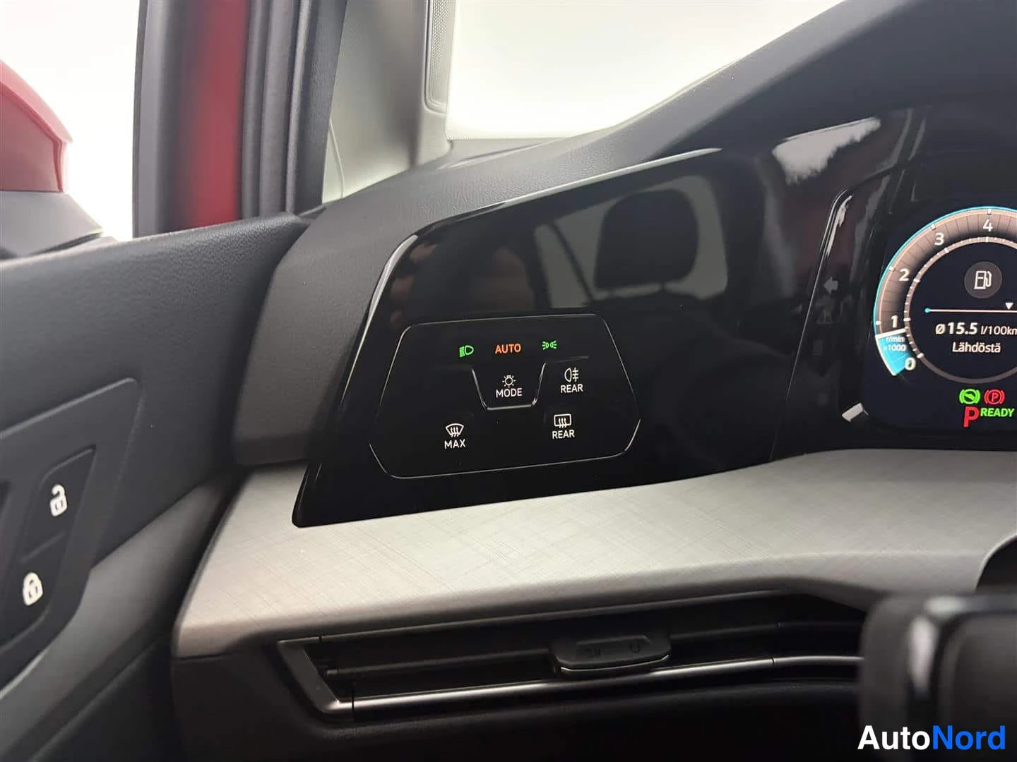 Punainen Volkswagen Golf 2026, yksityiskohta, kuva 29