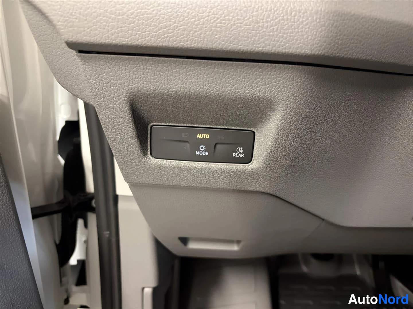 Valkoinen Volkswagen Crafter 2026, yksityiskohta, kuva 17