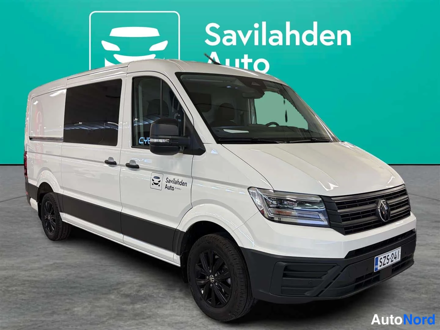 Valkoinen Volkswagen Crafter 2026, etuviisto, keula oikealle, kuva 2