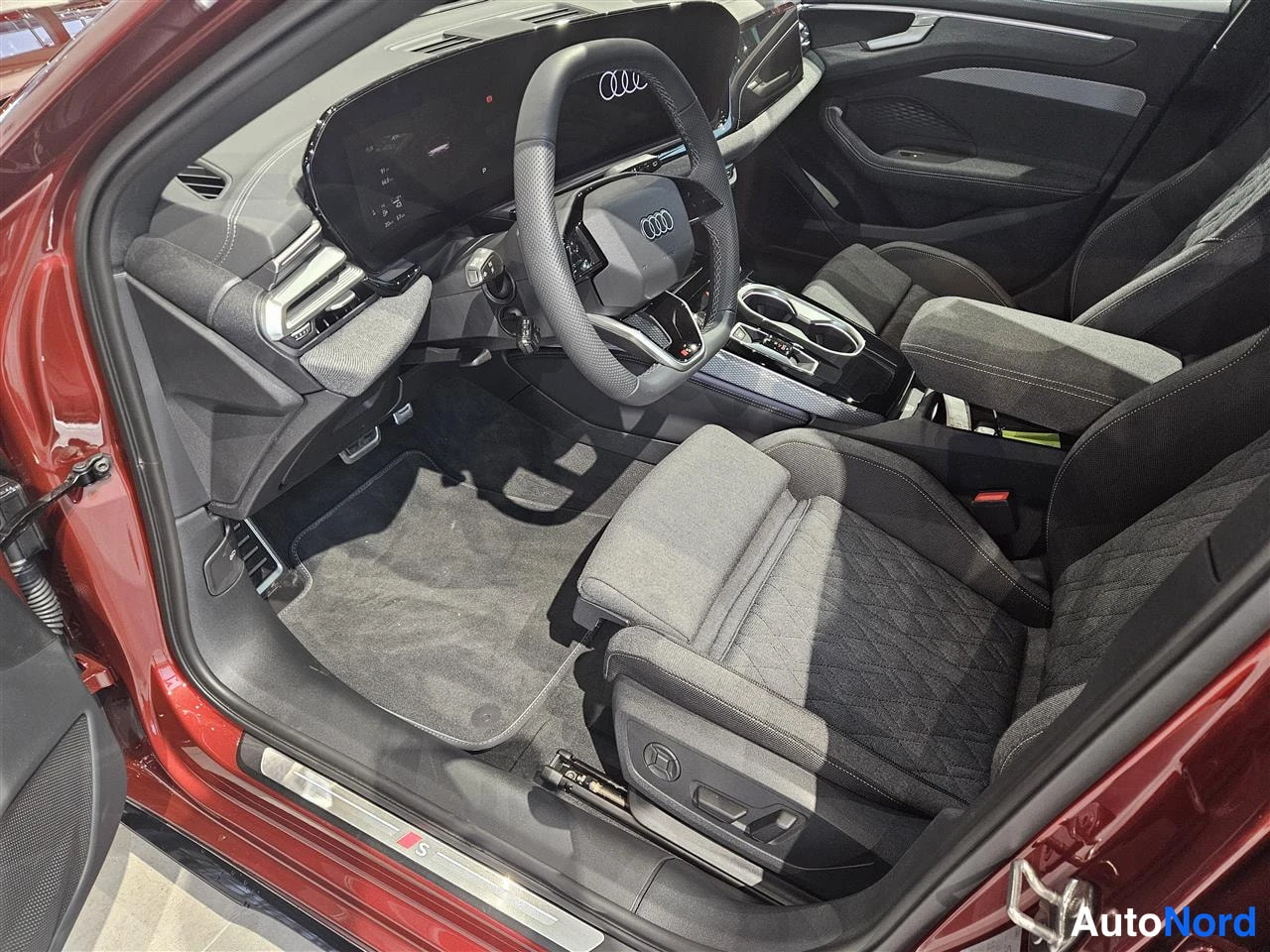 Punainen Audi A6 2025, ohjaamo, kuva 9
