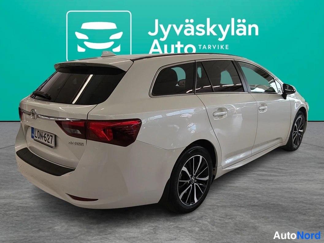 Valkoinen Toyota Avensis 2018, takaviisto, kuva 6