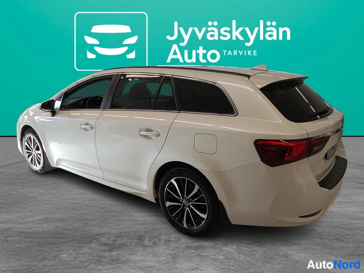 Valkoinen Toyota Avensis 2018, takaviisto, kuva 7