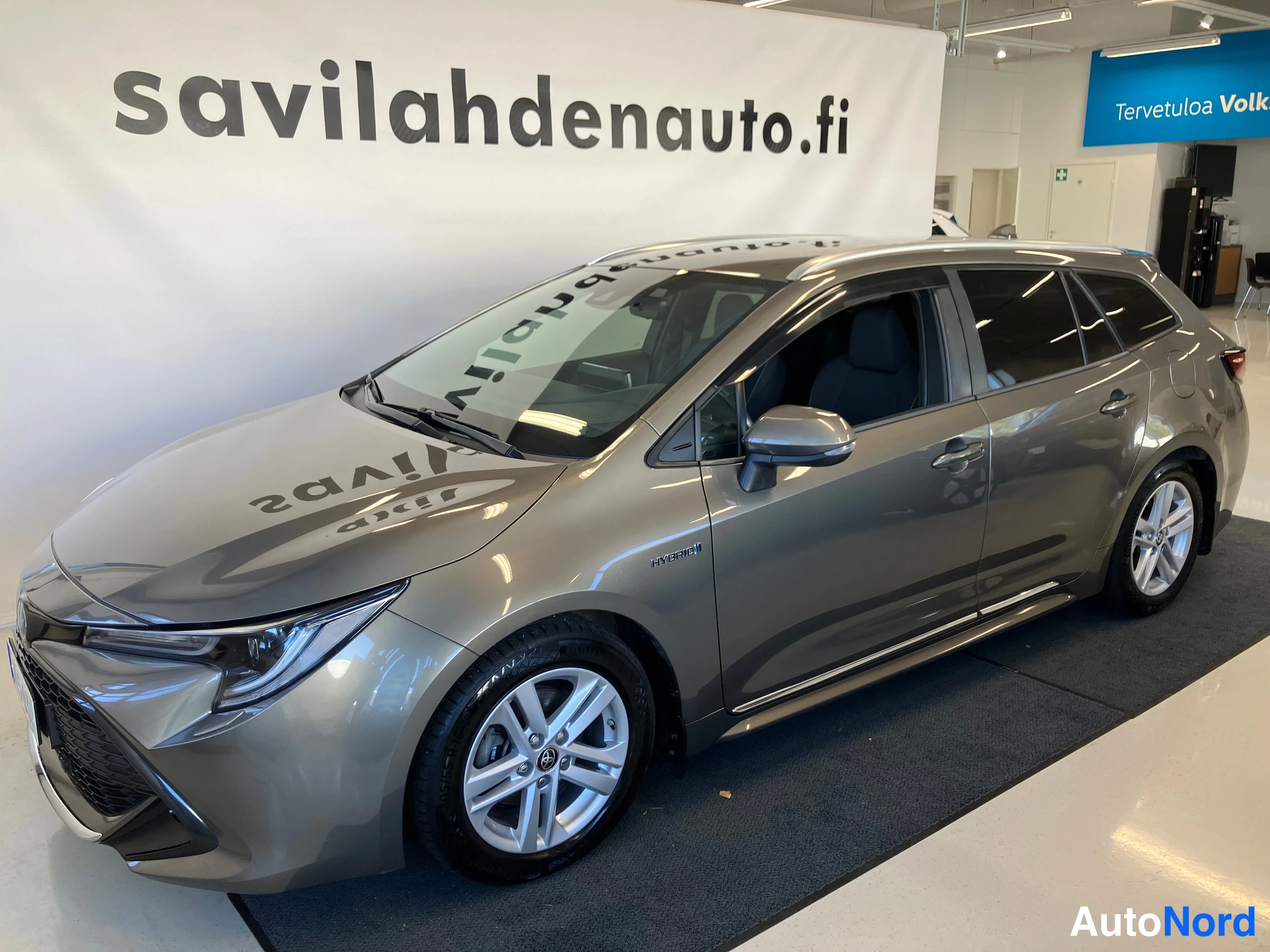 Ruskea Toyota Corolla 2021, etuviisto, keula vasemmalle, kuva 2