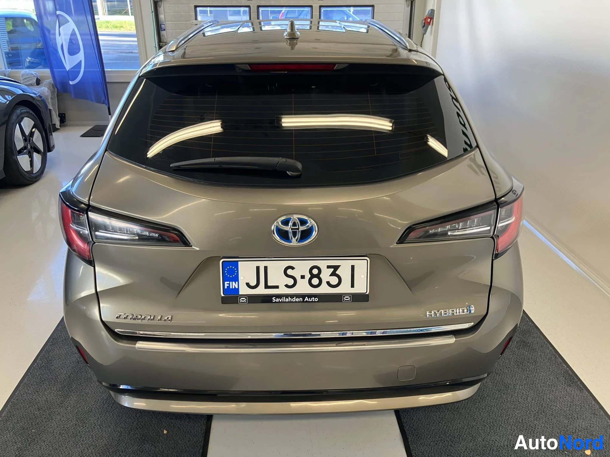 Ruskea Toyota Corolla 2021, takaa, kuva 11