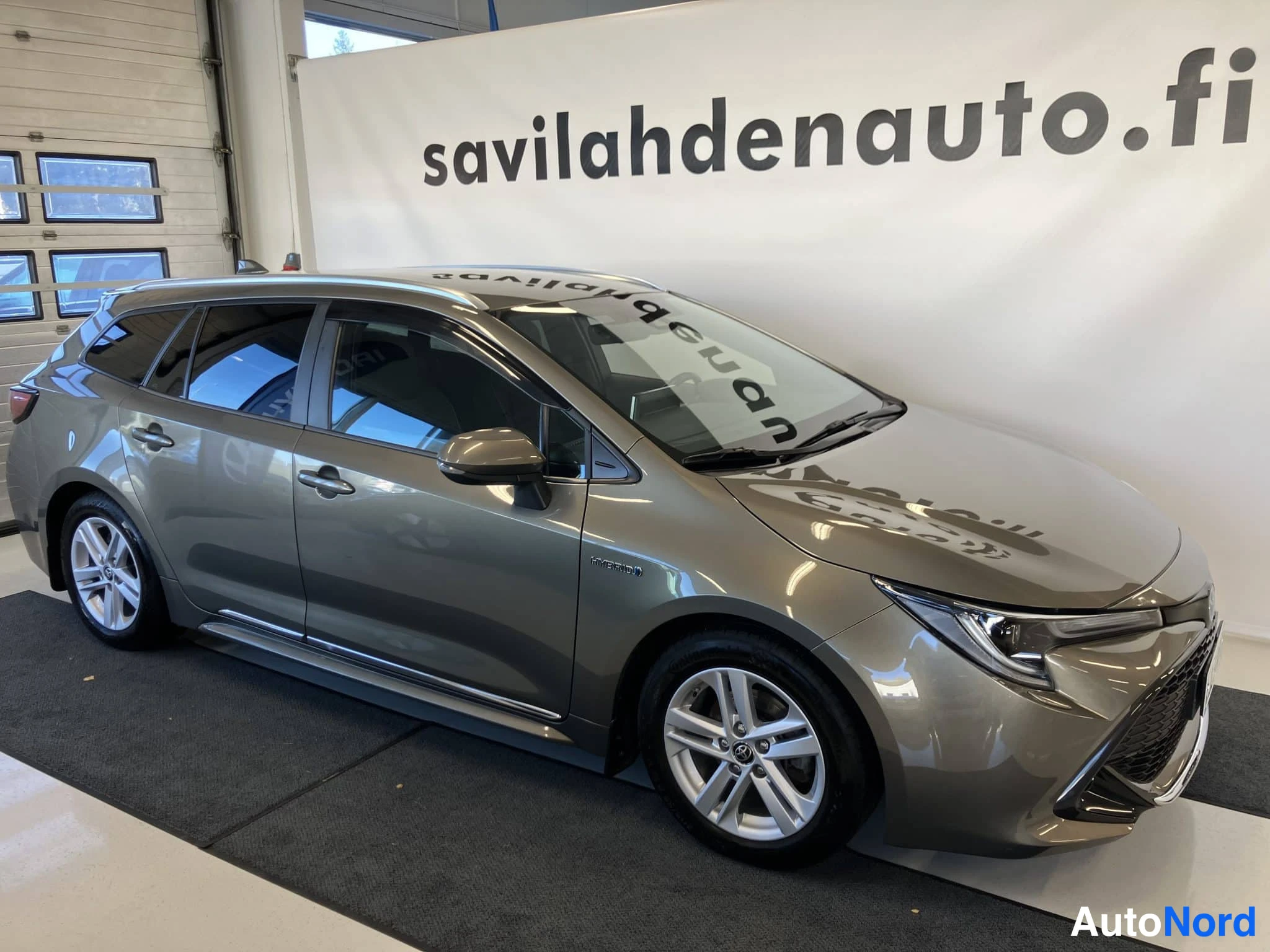 Ruskea Toyota Corolla 2021, etuviisto, keula oikealle, kuva 4