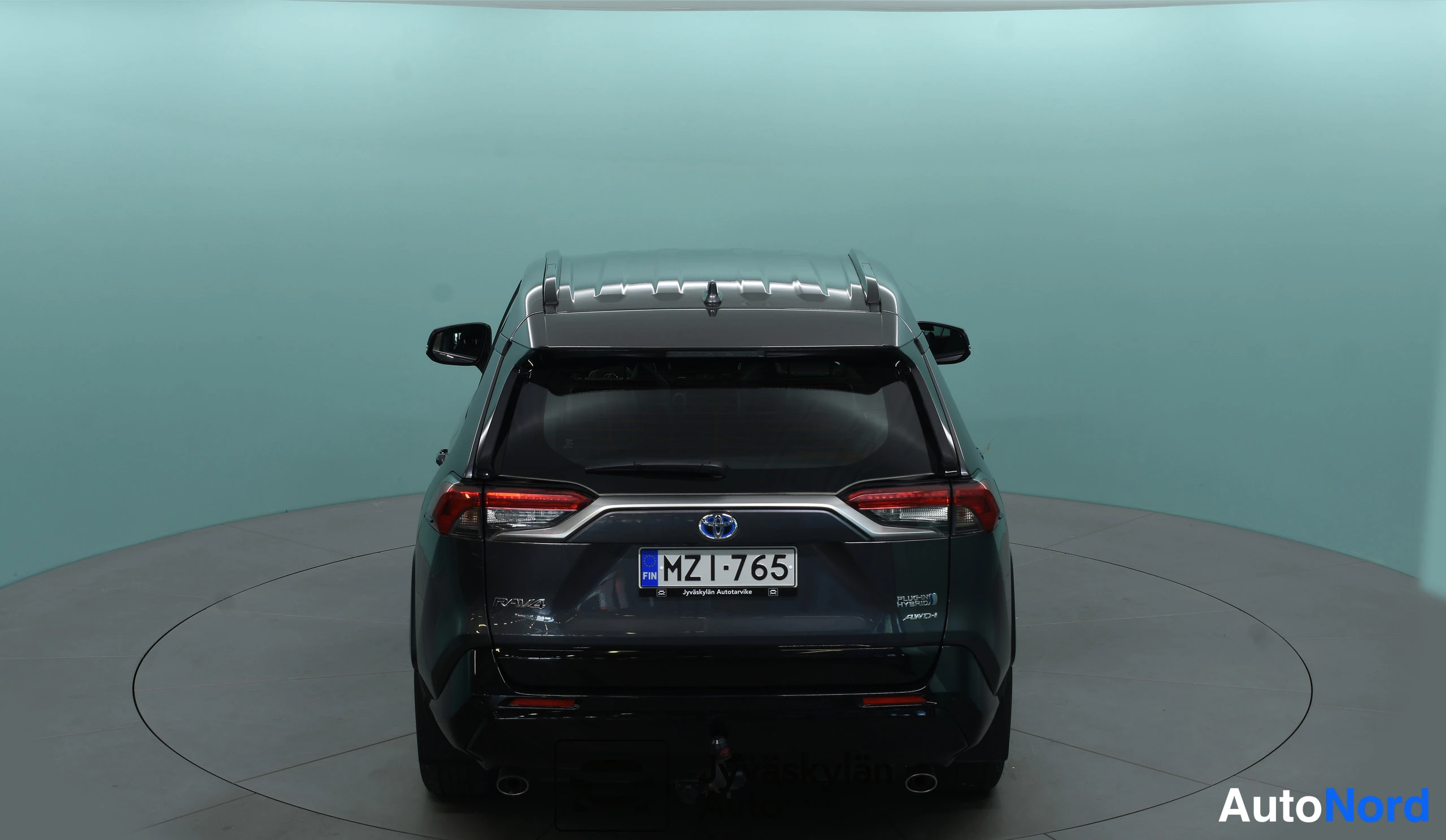 Harmaa Toyota RAV4 2021, takaa, kuva 16