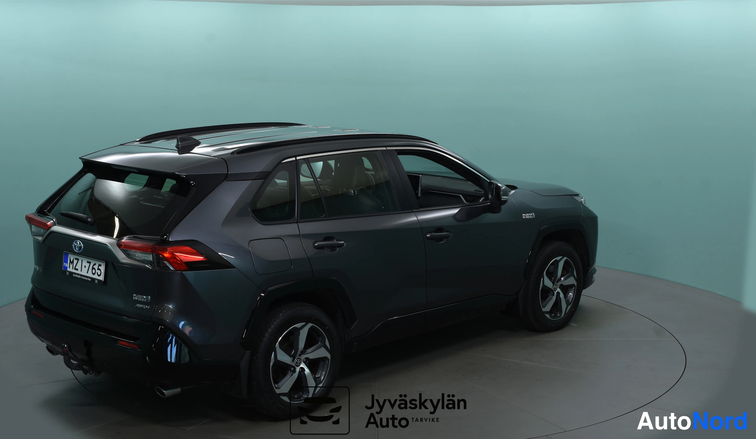 Harmaa Toyota RAV4 2021, takaviisto, kuva 14