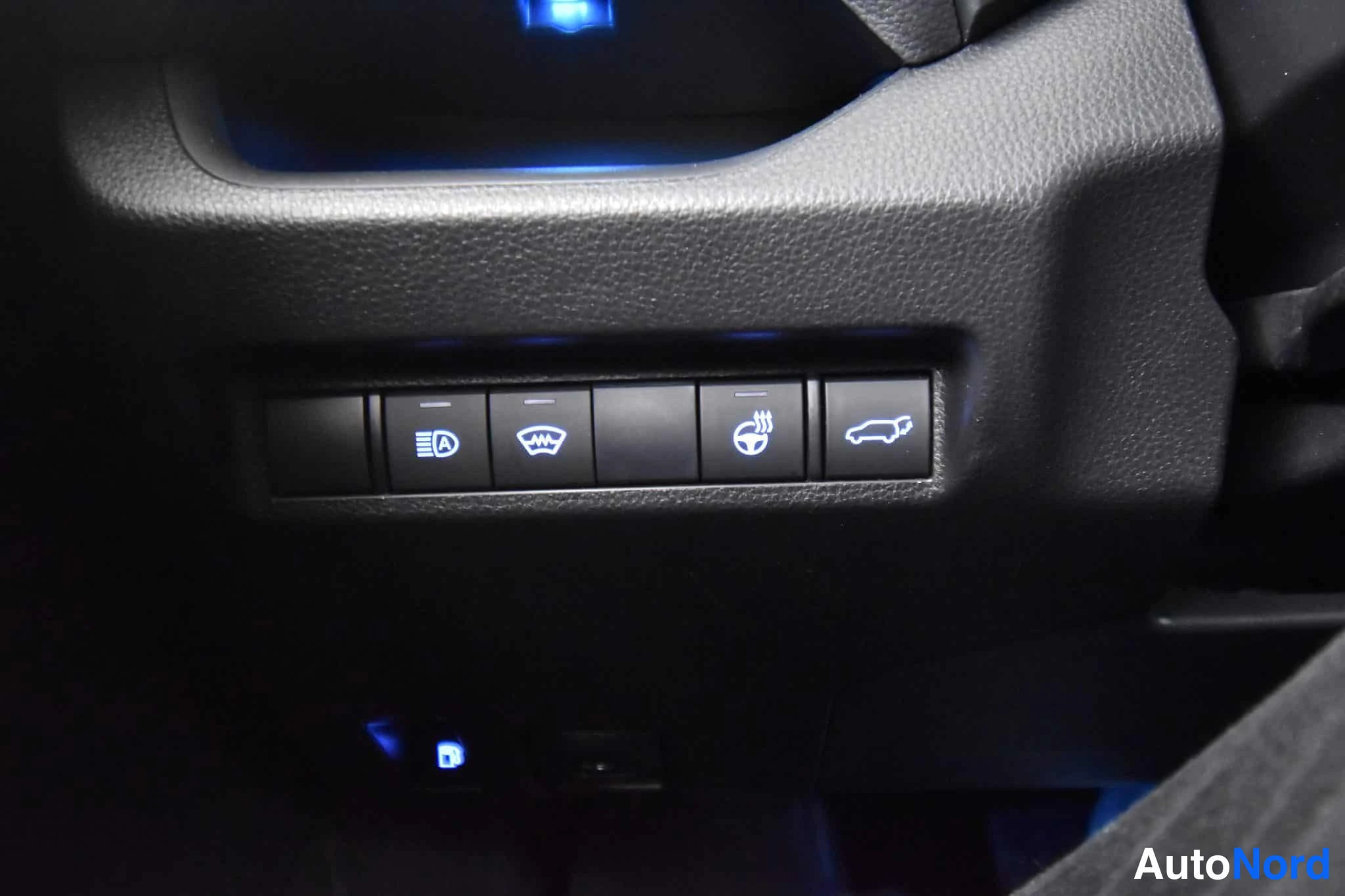 Harmaa Toyota RAV4 2021, yksityiskohta, kuva 35