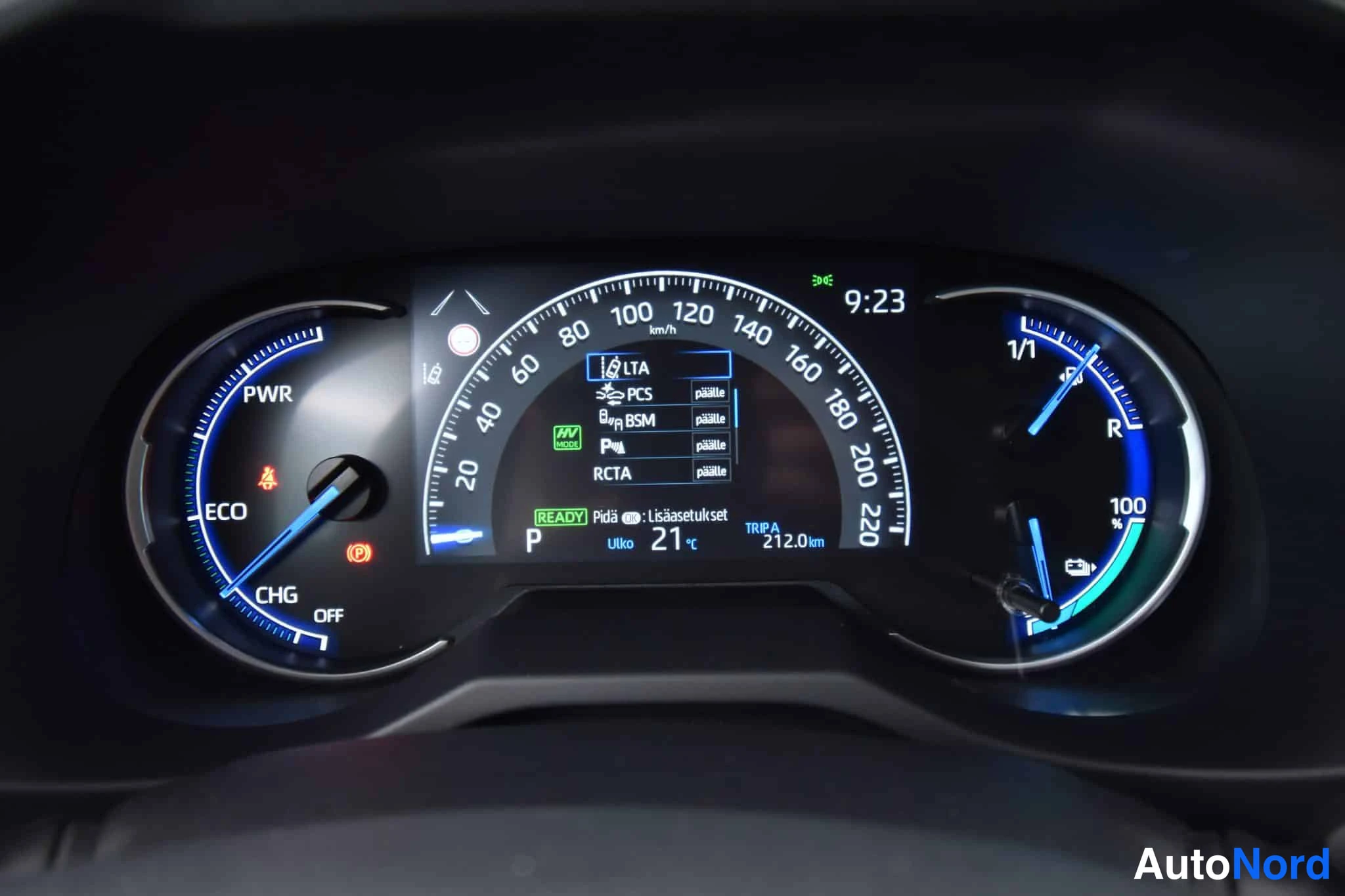 Harmaa Toyota RAV4 2021, yksityiskohta, kuva 39