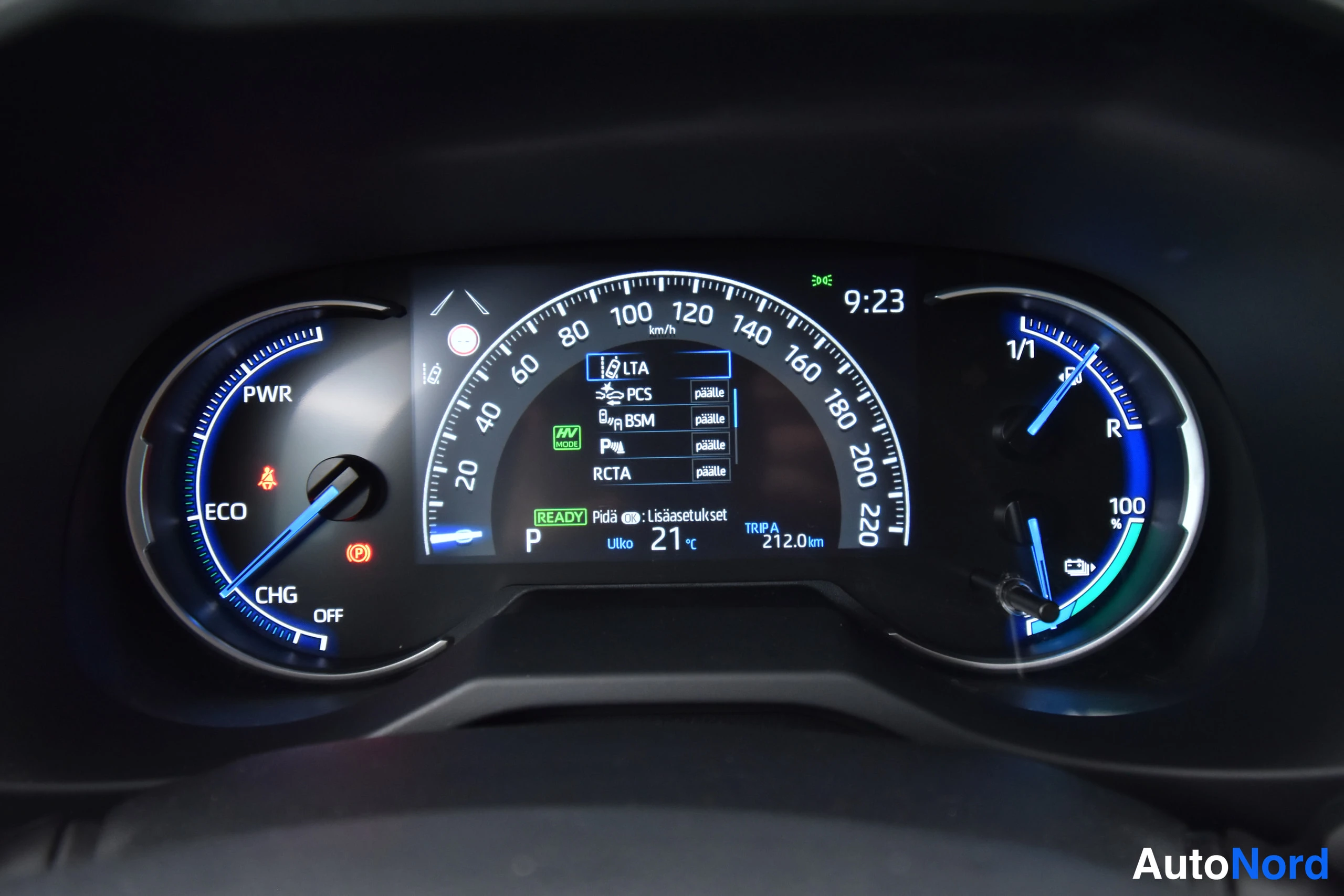Harmaa Toyota RAV4 2021, yksityiskohta, kuva 40