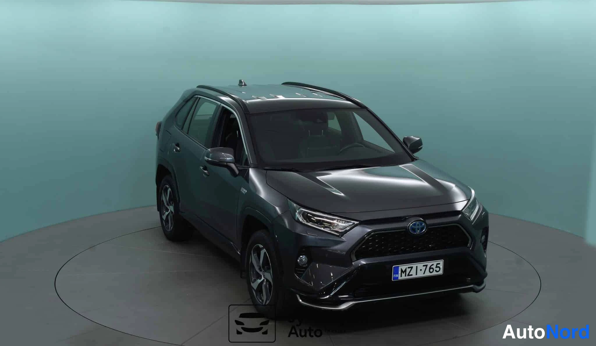 Harmaa Toyota RAV4 2021, etuviisto, keula oikealle, kuva 7