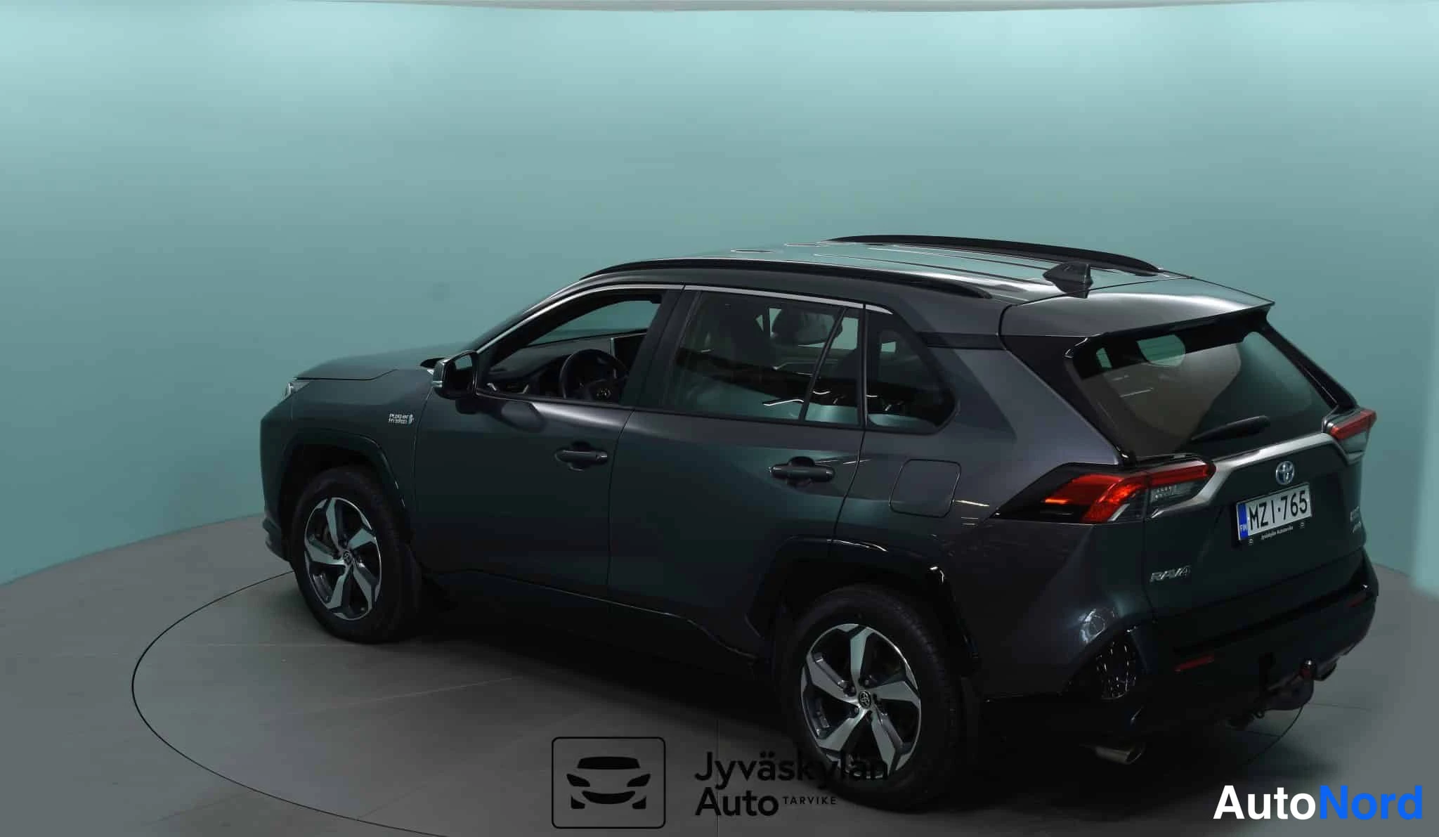 Harmaa Toyota RAV4 2021, takaviisto, kuva 11