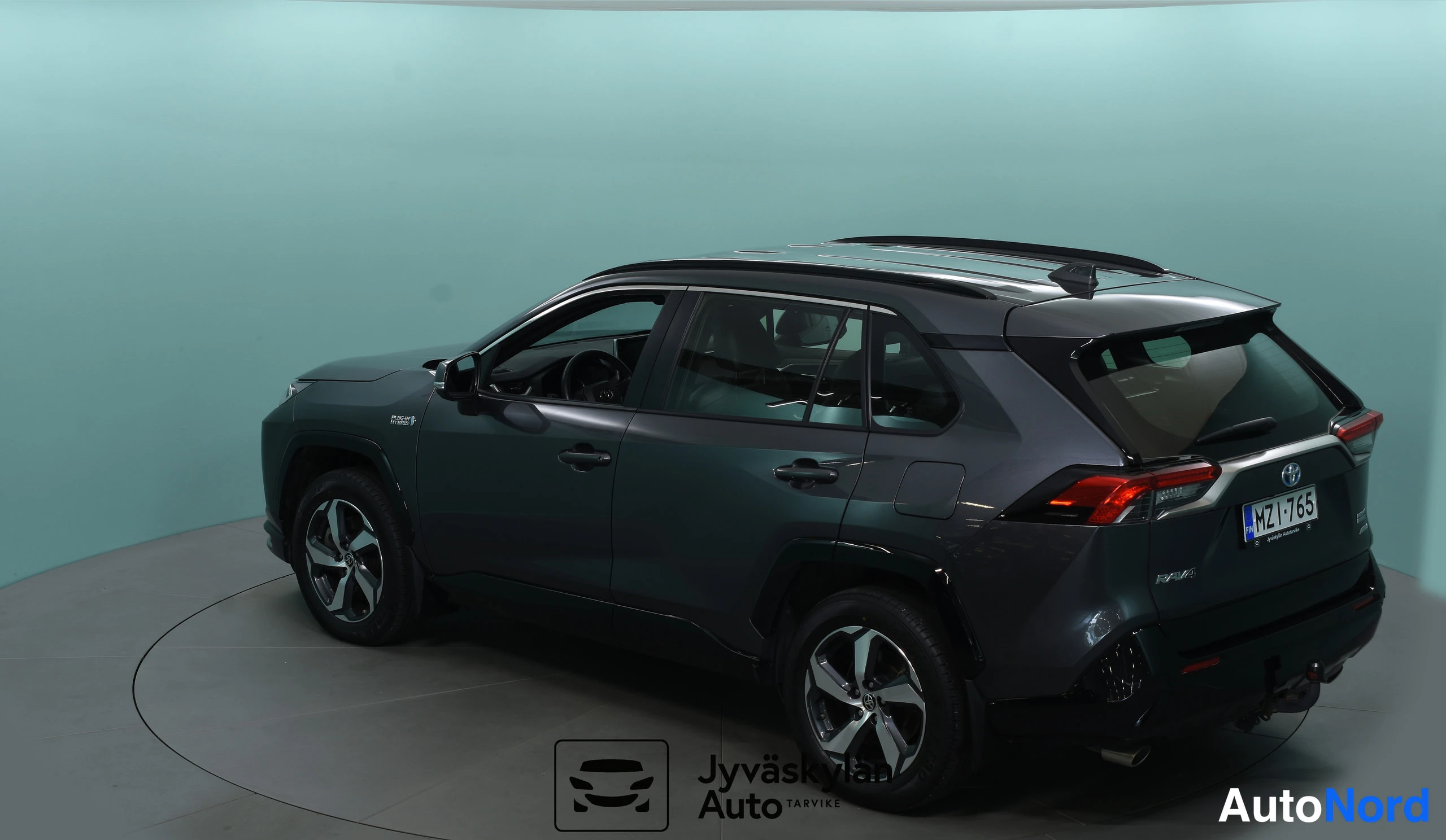 Harmaa Toyota RAV4 2021, takaviisto, kuva 12
